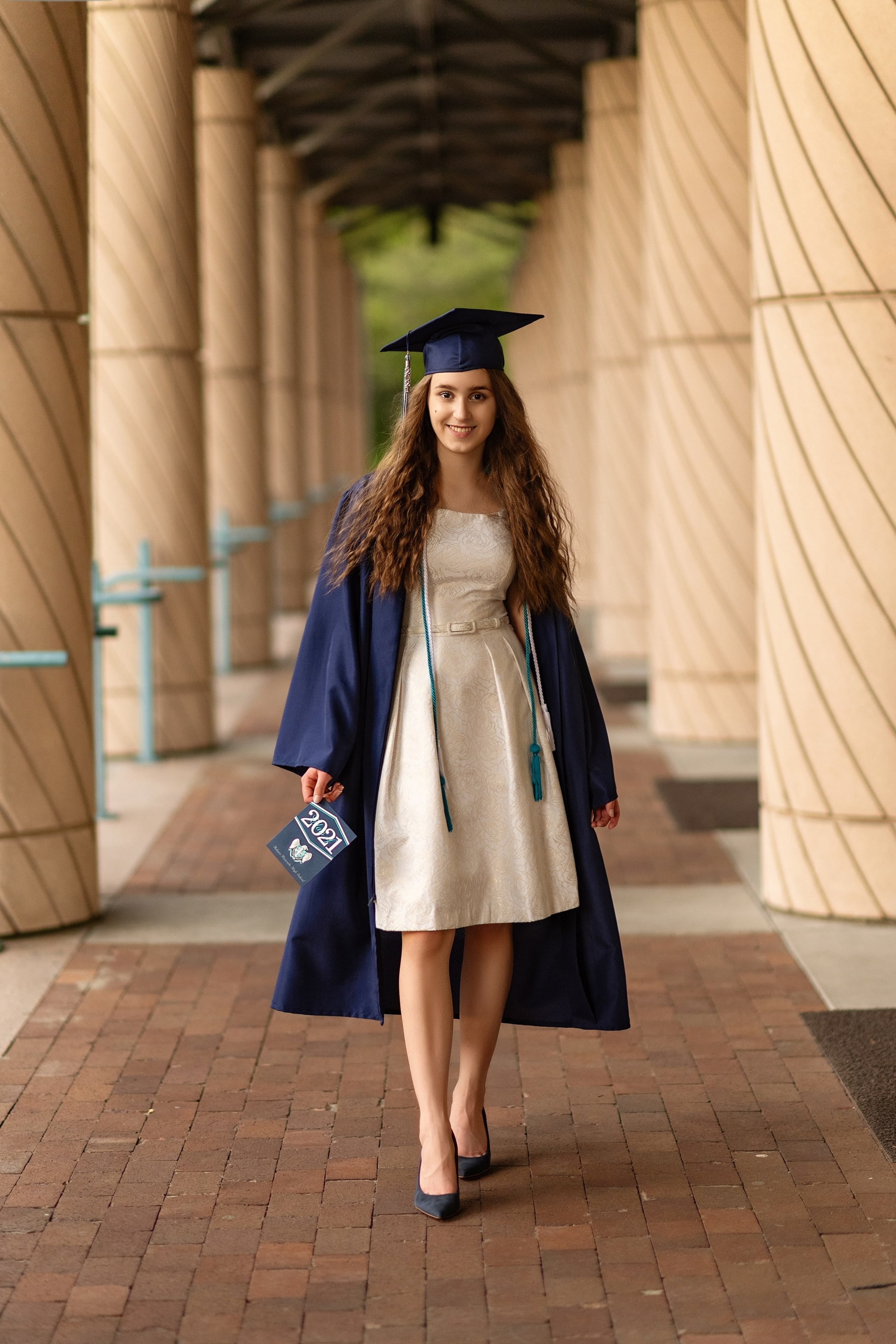 Alena, graduation. Wedding & portrait photography in the Seattle Area. Helen Michelle photographer