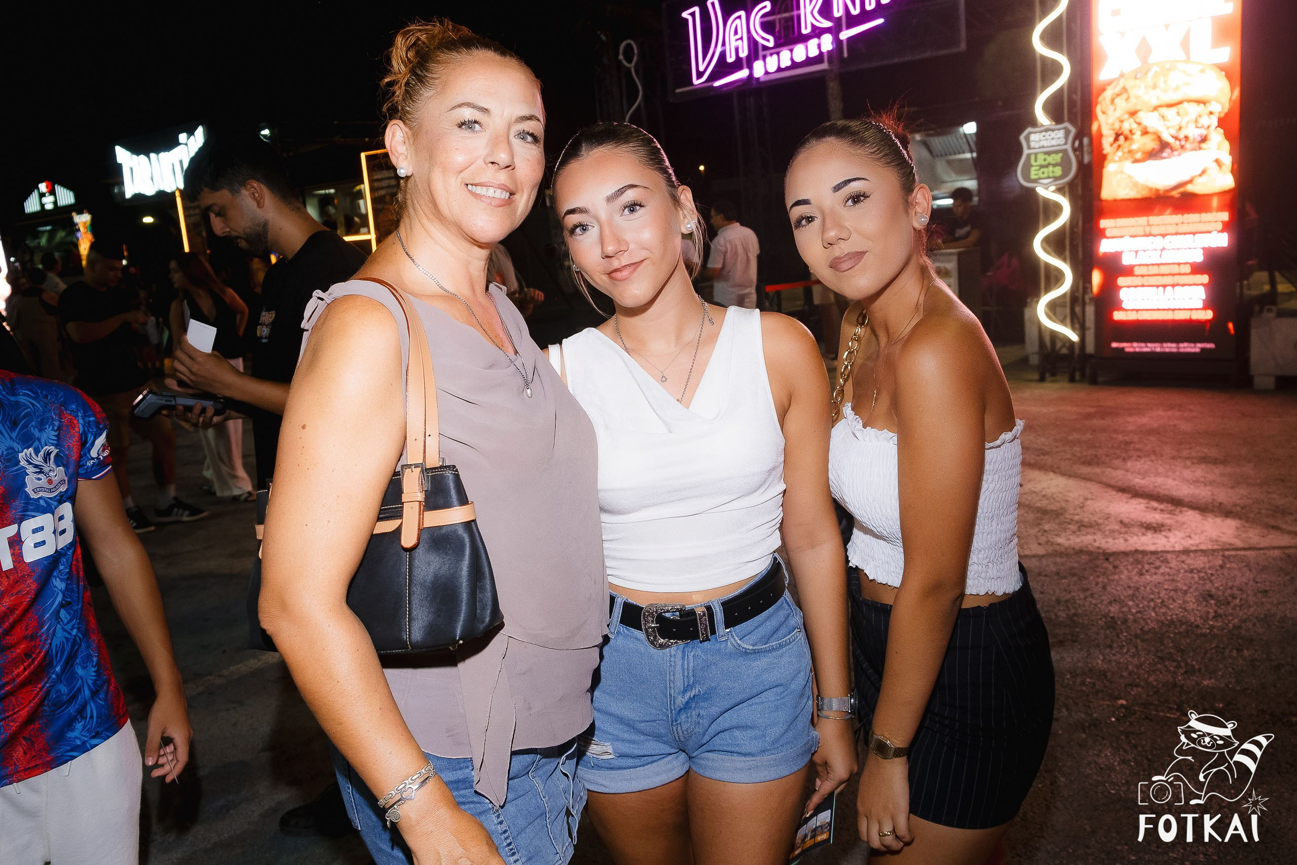 The Champions Burger en Torrevieja: Reportaje fotográfico 22.08.25 | FOTKAI