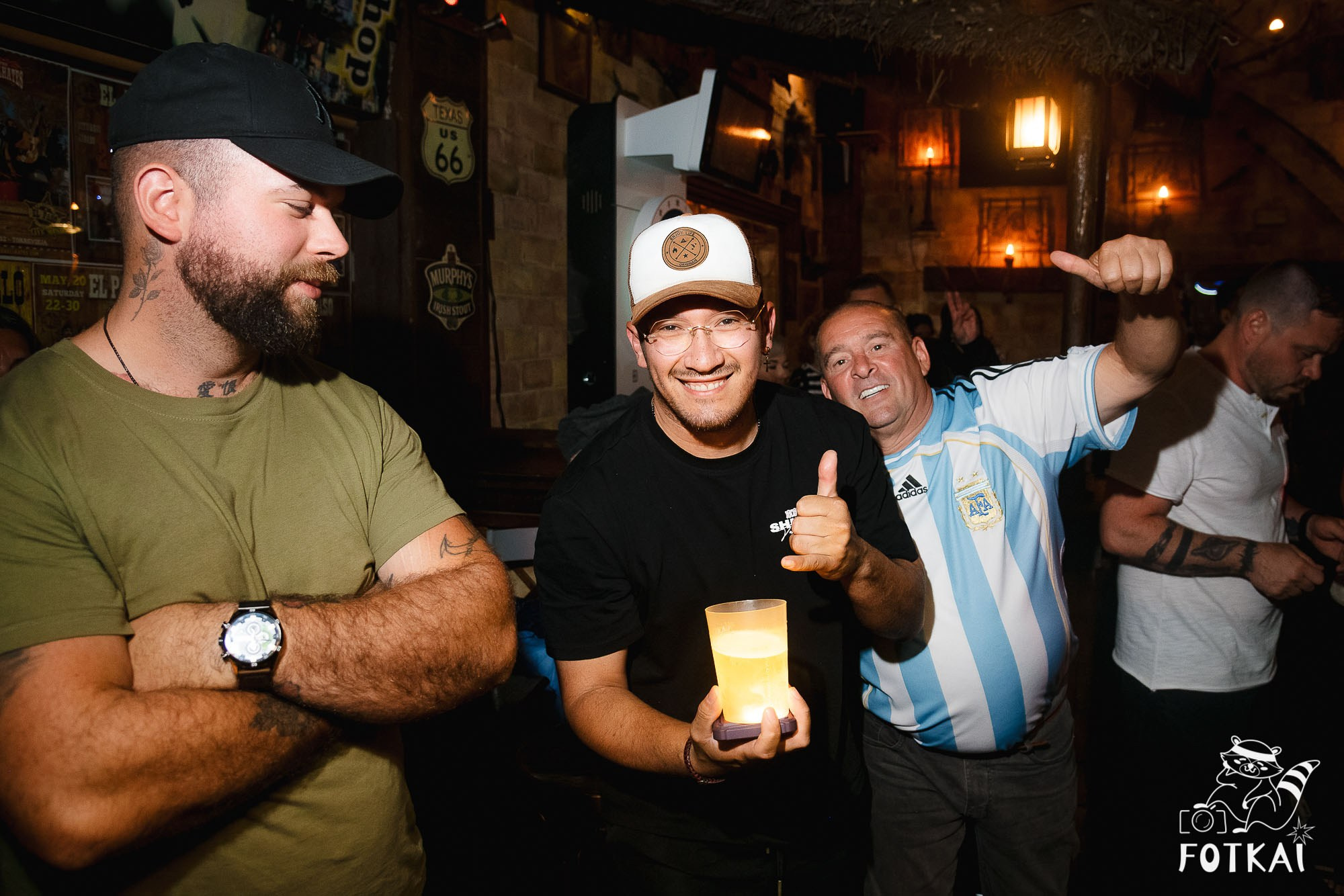 Los Ekilibristas de la Cuerda Floja — Фото с концерта в Торревьехе, 2026 | FOTKAI