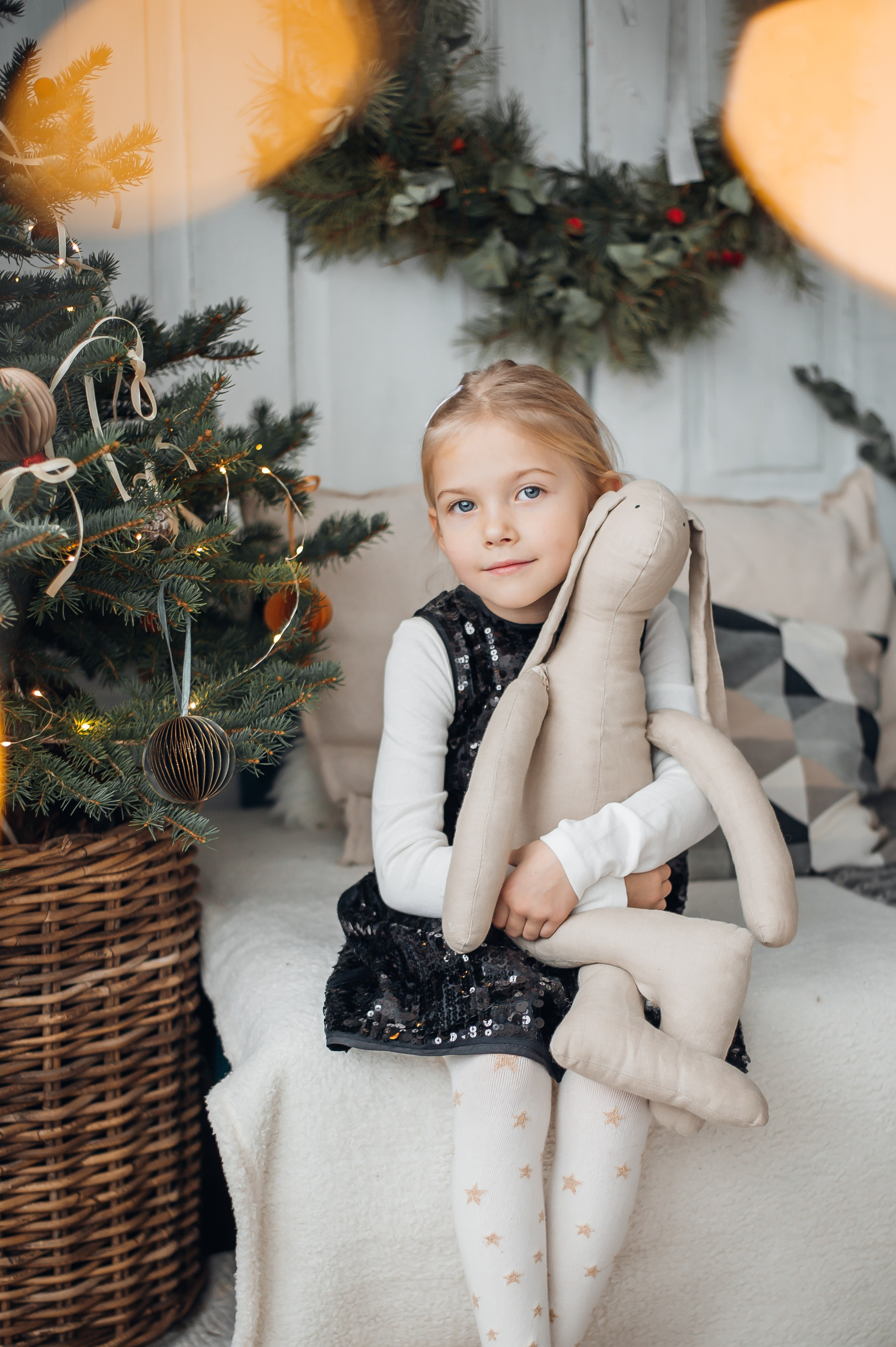 Fotosesijos studijoje. Aukse Stravi fotografė