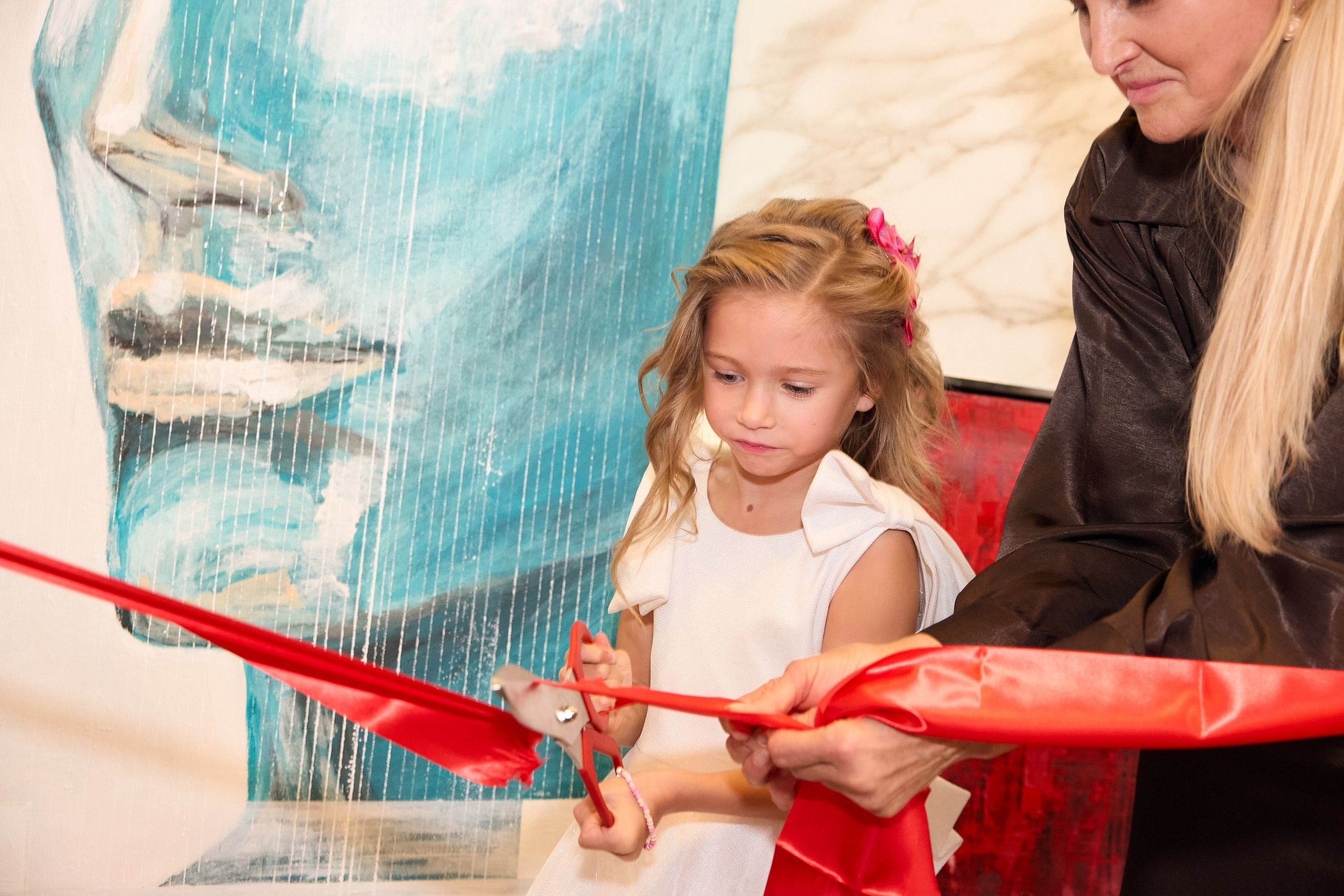 Авторская благотворительная художественная выставка Дианы Бортник. Фотограф Юлия Маковеева