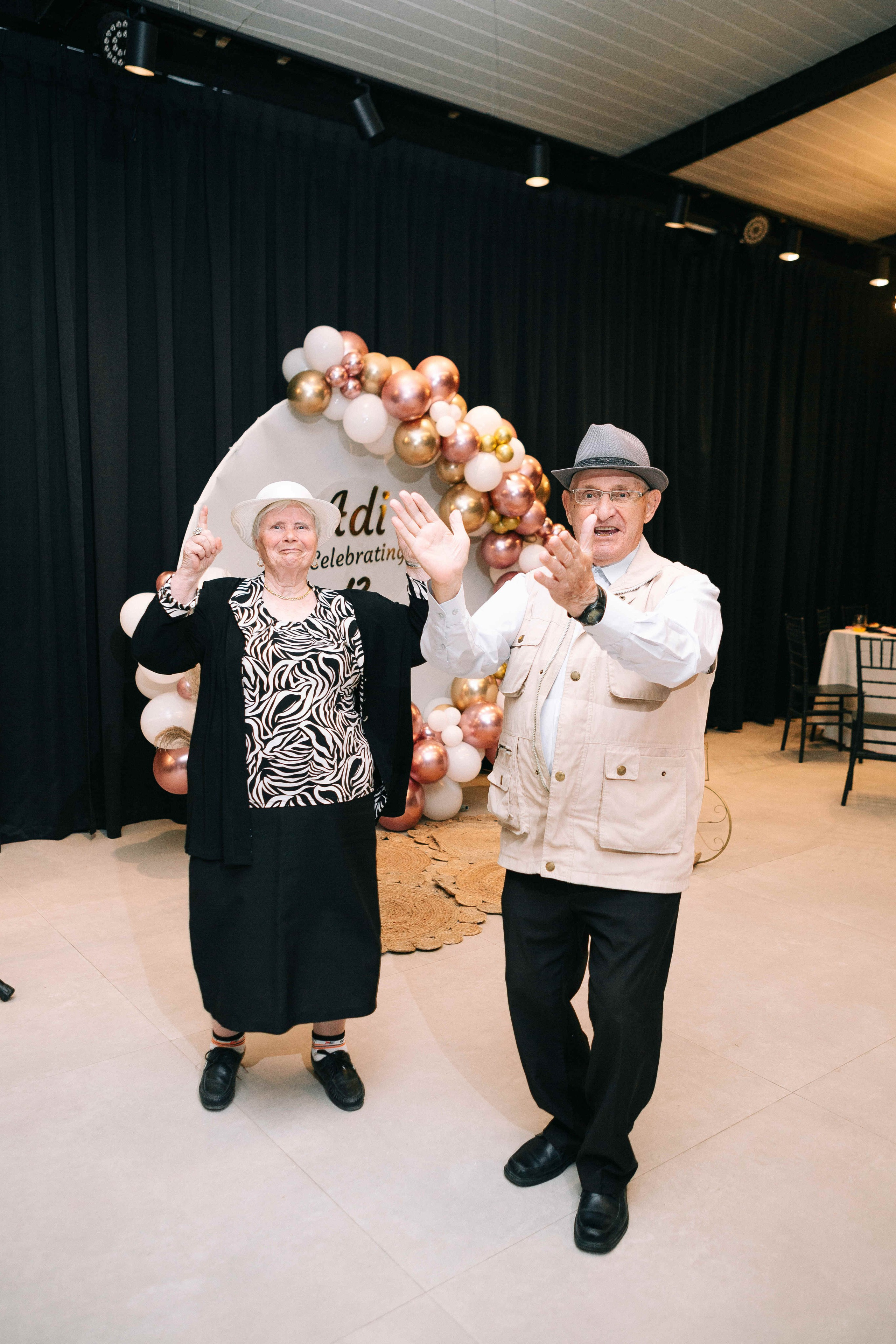 PARTY WITH FRIENDS. Https://shi-photo.com/