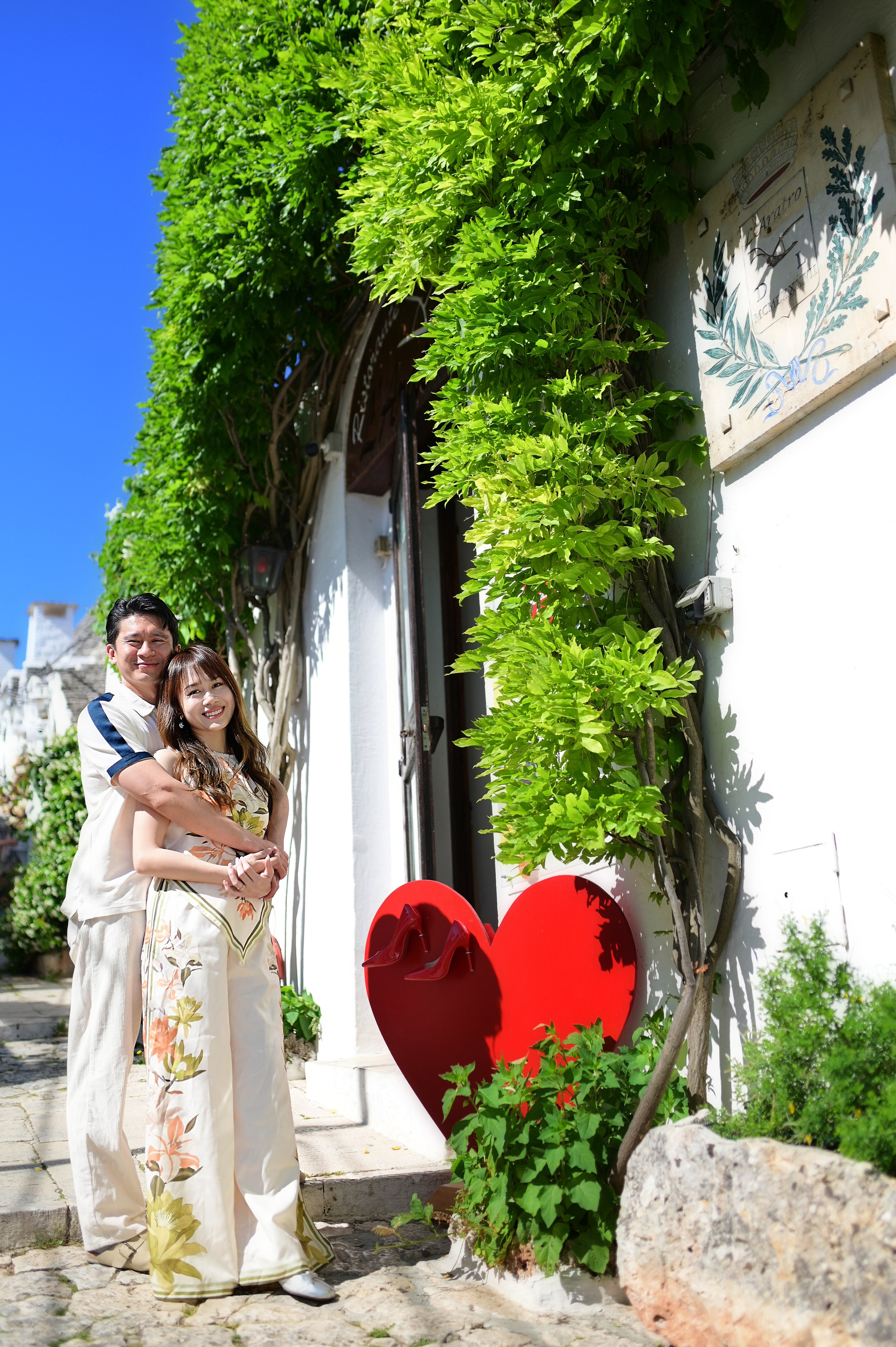 Whispers, laughter and kisses in Alberobello
