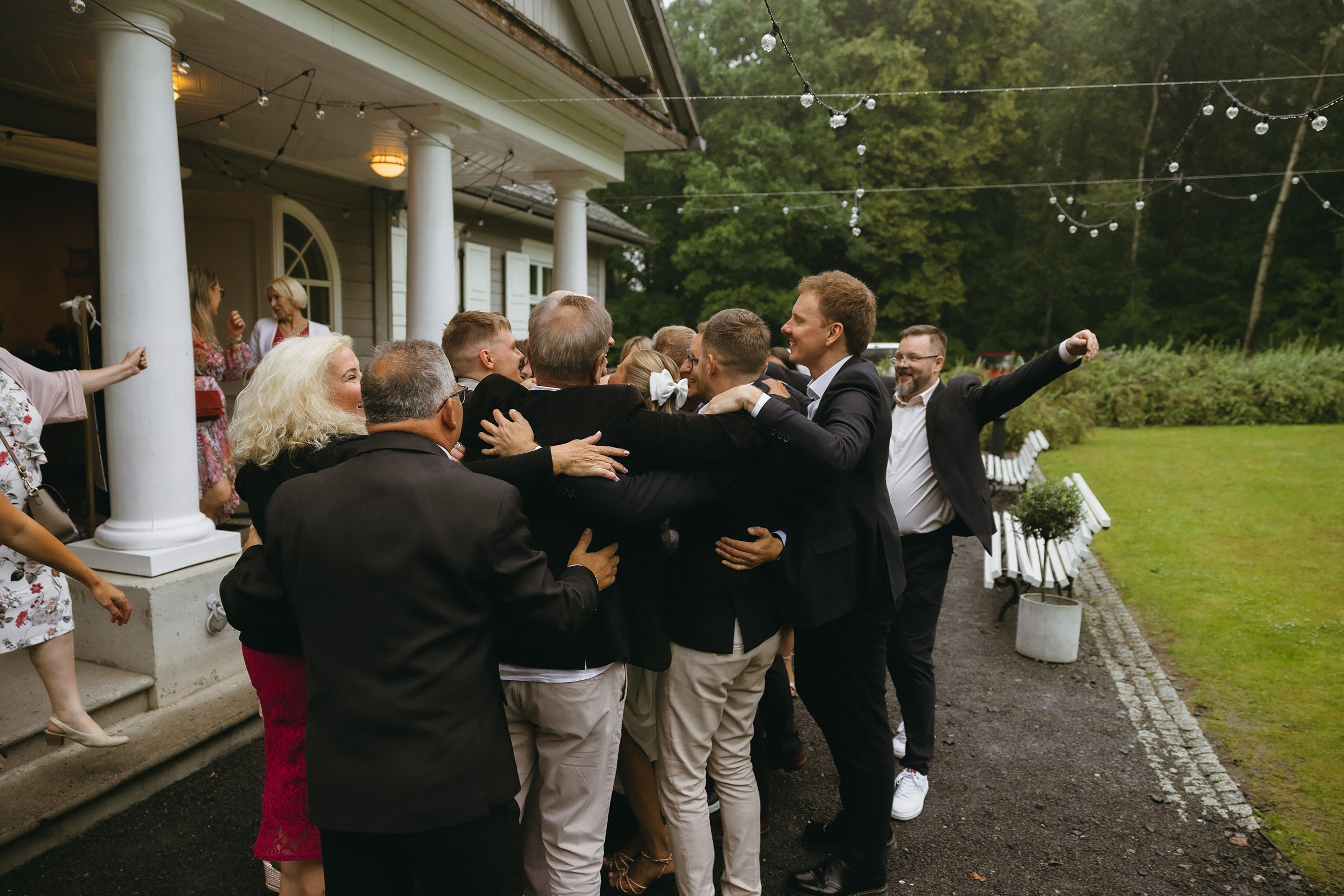 Justė ir Henrikas | Lietingos jaukios vestuvės Palangoje. Vestuvių ir šeimų fotografė Lena Bondarenko / belove photo