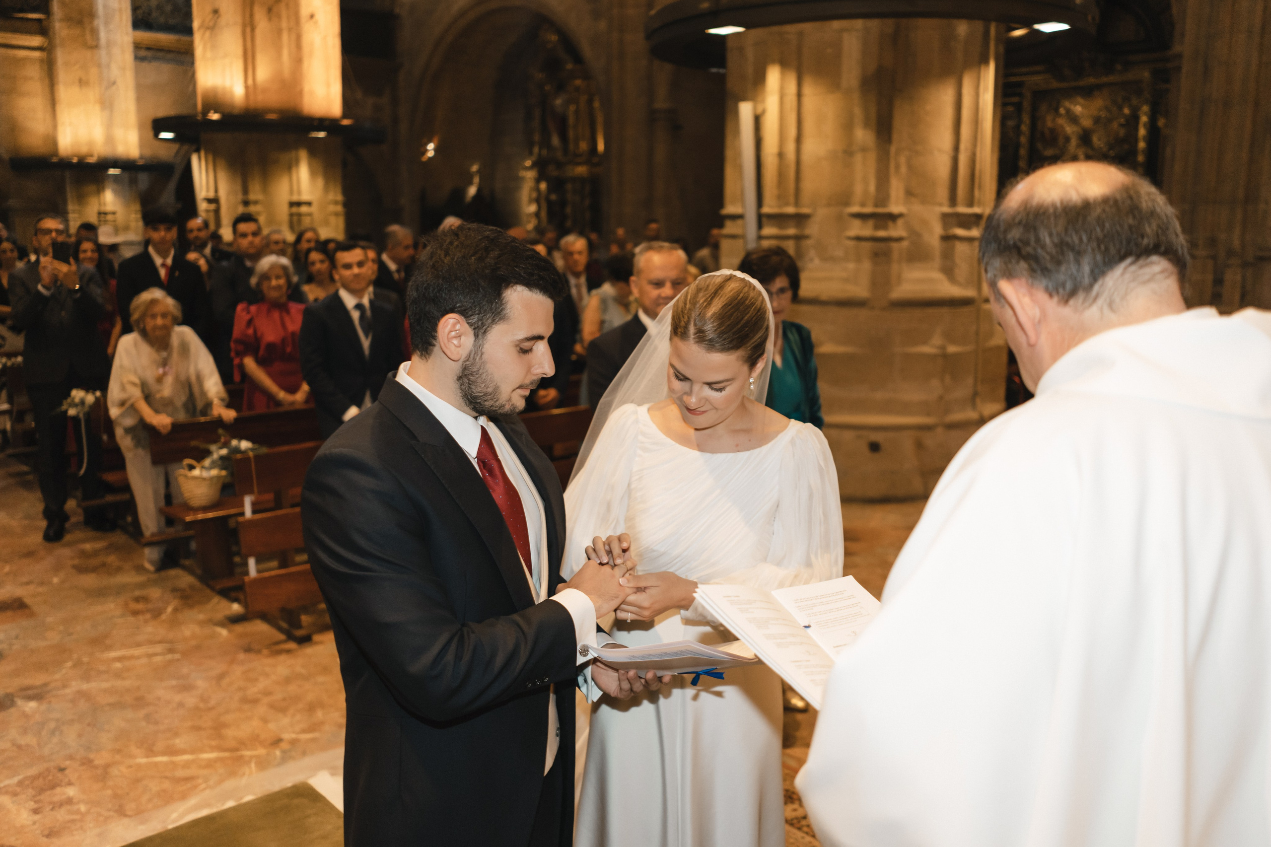 Elegancia y alegría familiar. Boda de Andrés y Lucía en San Sebastián. Holigood foto y video reportaje de bodas en San Sebastián y Europa