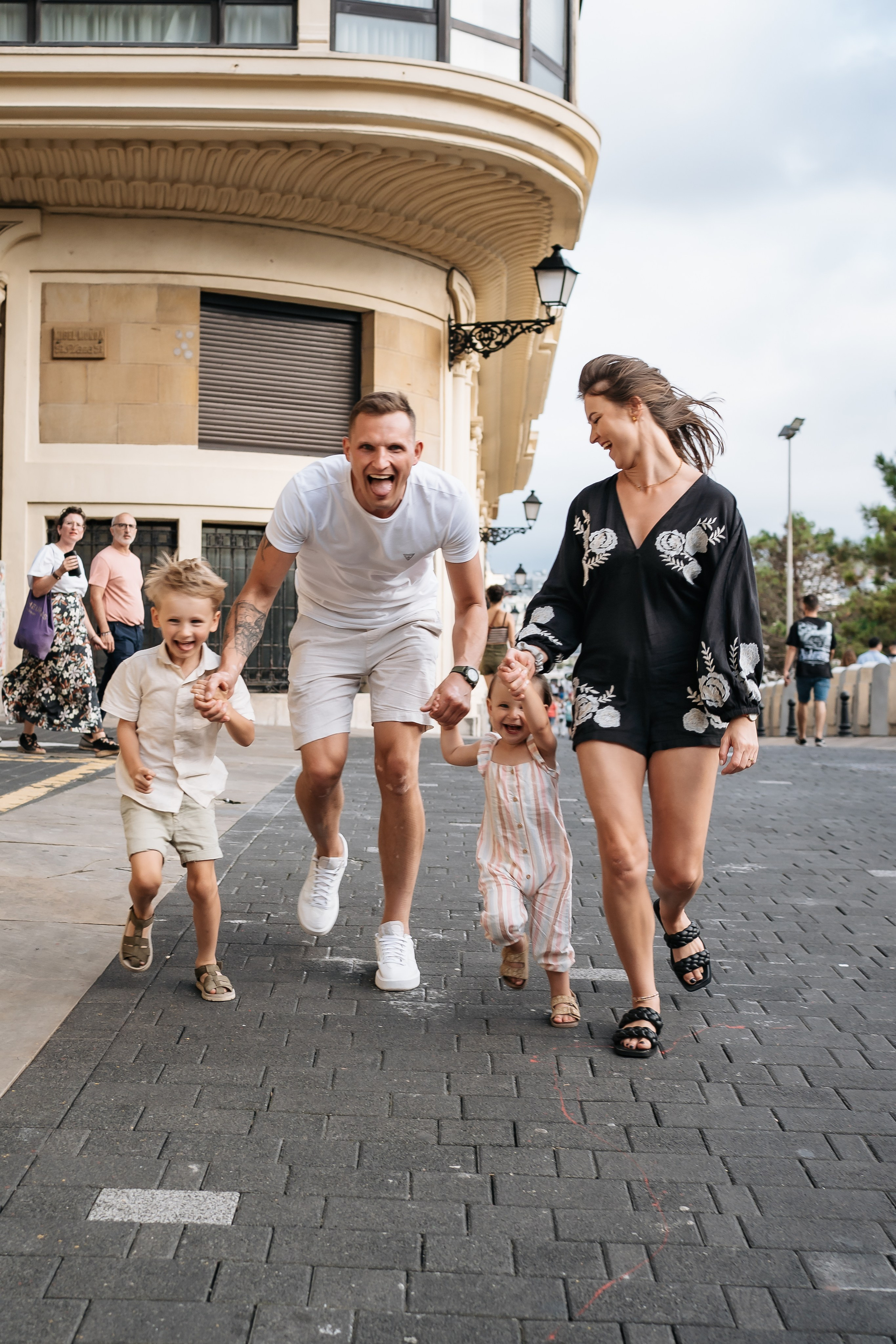 Family. Holigood foto y video reportaje de bodas en San Sebastián y Europa