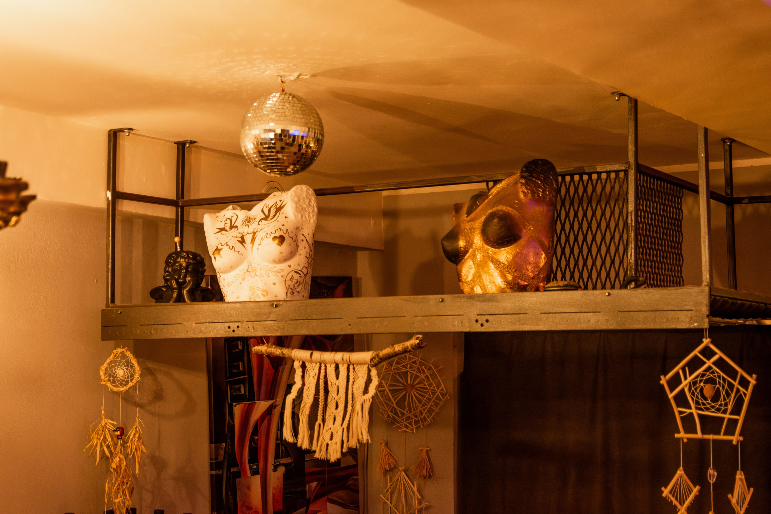 Репортажно фотографисање са отварања ТАТТО РОИ-а у Новом Саду, Србија. Викторија Федосеенко, фотограф у Србији