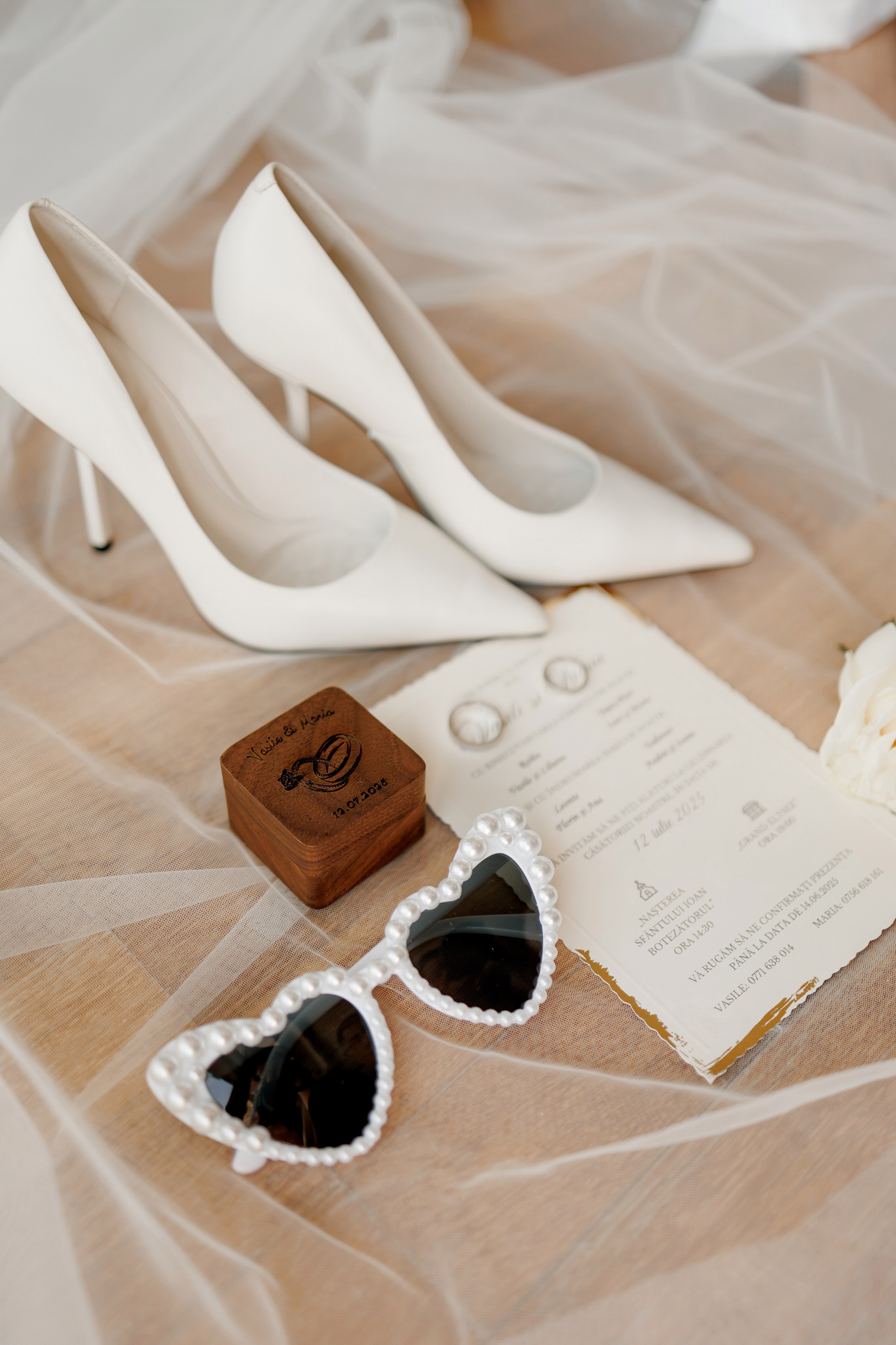 Wedding Photographer, based in Iasi, Romania, but will travel all over the globe to make sure you look amazing in all your wedding photos