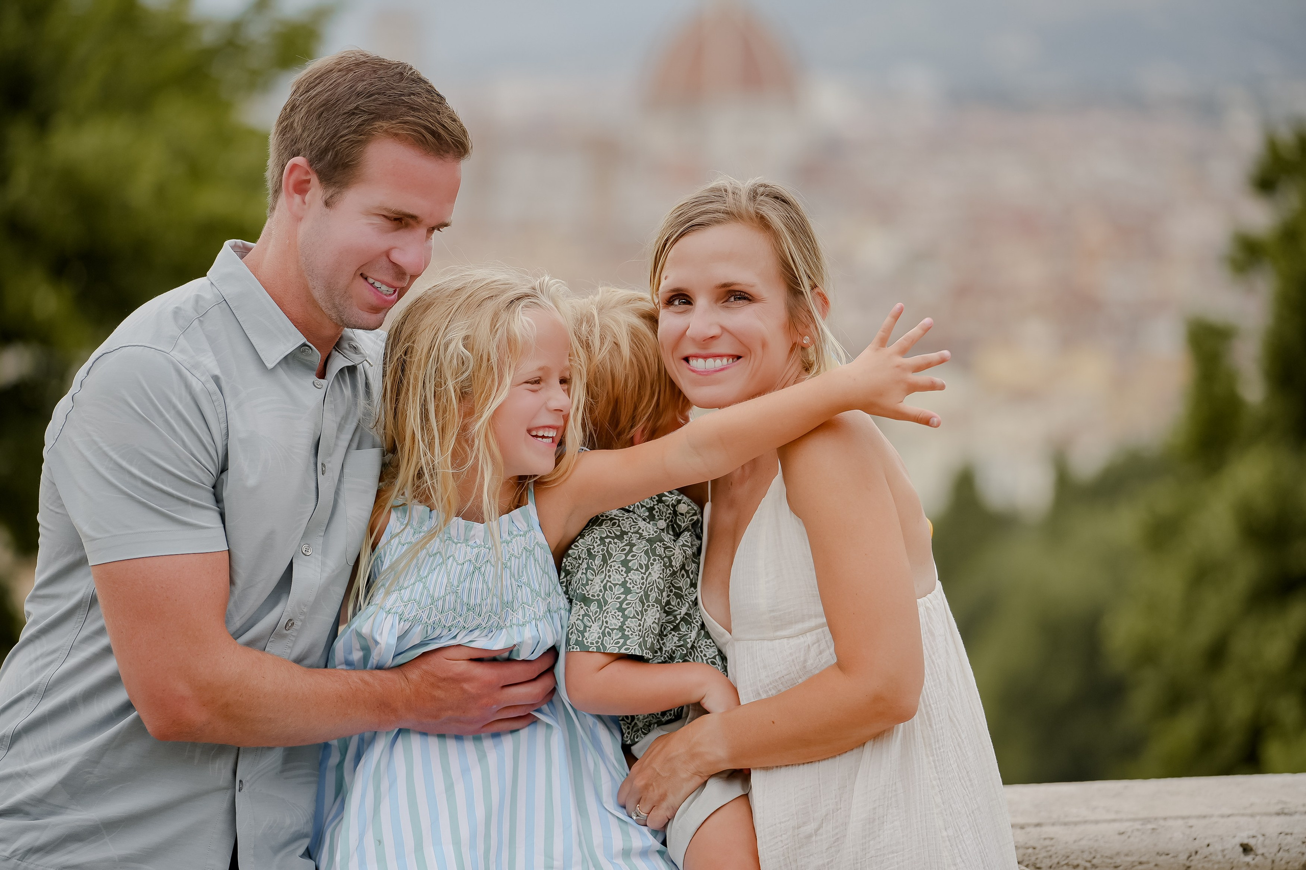 Nicole & Family. Wedding Photographer in Italy