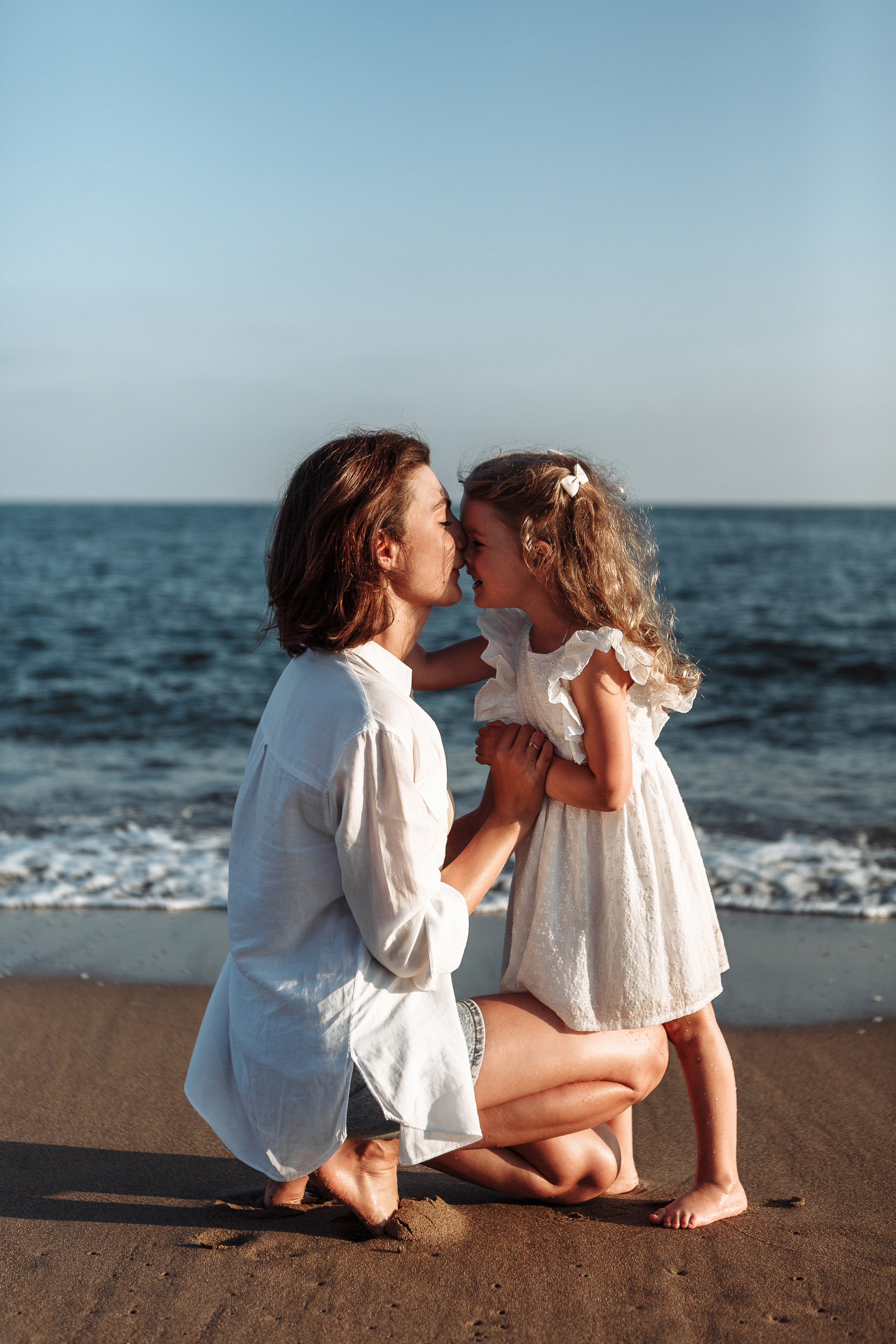 Фотосессия мамы и дочки на море. Фотограф в Анталии, Кемере и Белеке