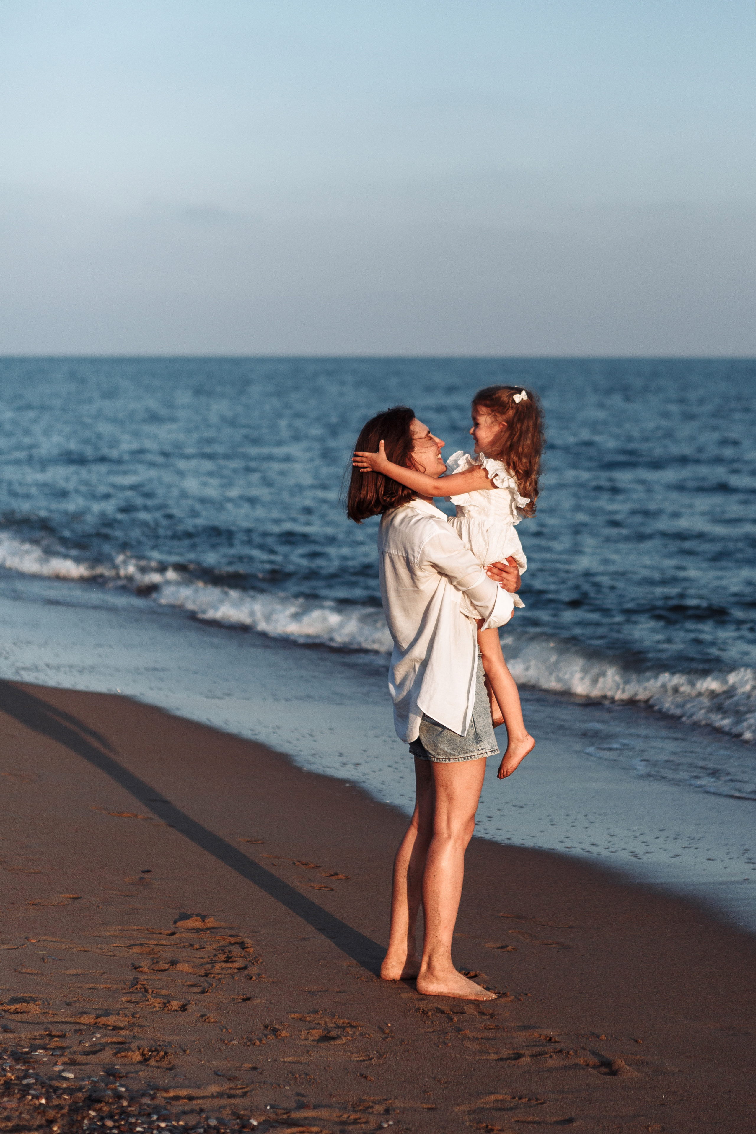 Фотосессия мамы и дочки на море. Фотограф в Анталии, Кемере и Белеке