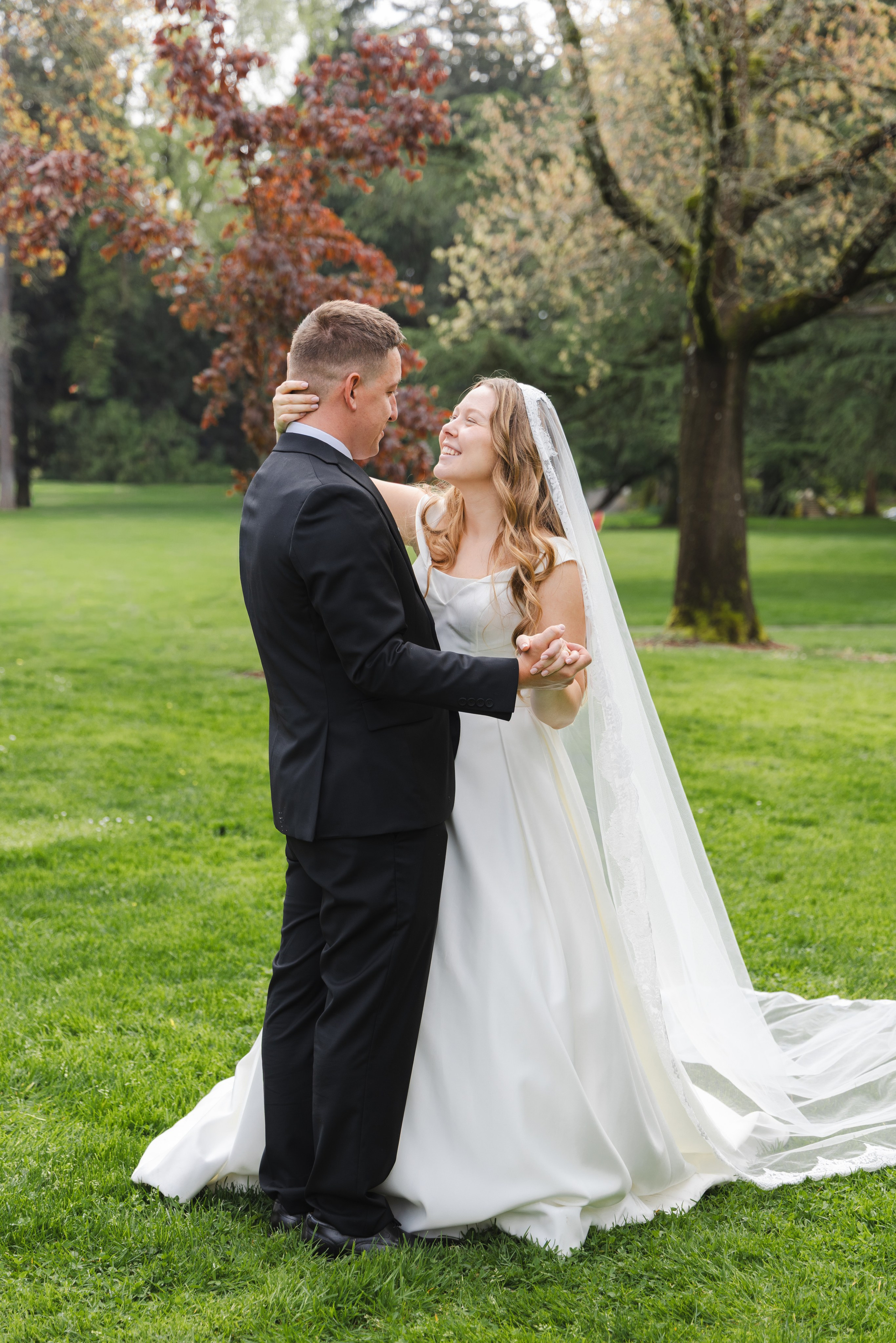 Wedding photography. Eikanmedia | Photographer and videographer capturing weddings, families, engagements, pregnancy & newborns | Vancouver, WA | USA