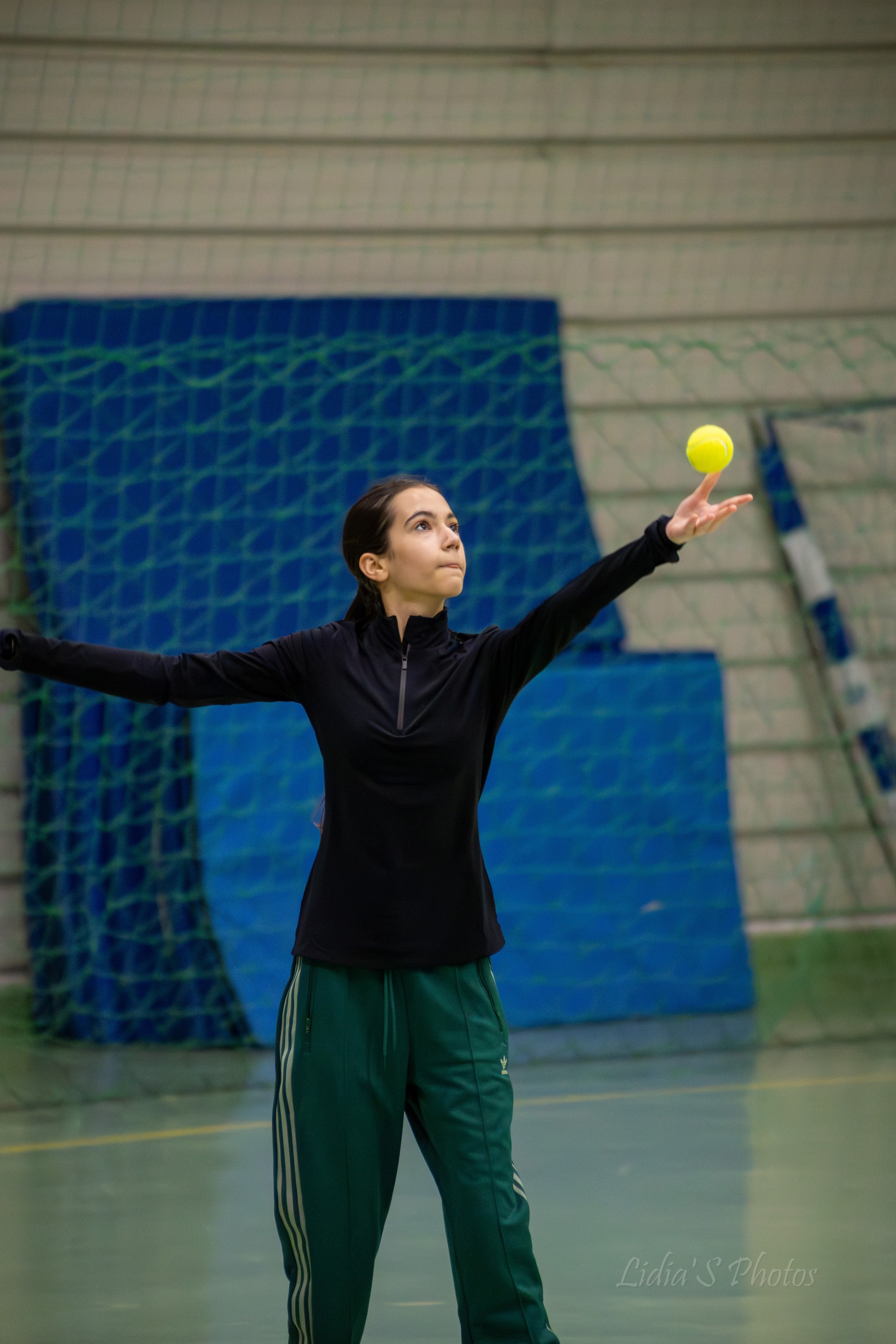 Turneu tenis de camp în sală. Fotograf. Lucrez cu oameni, produse și spații. Portret și fotografie creativă. Bacău, România. Lidia Savinoiu