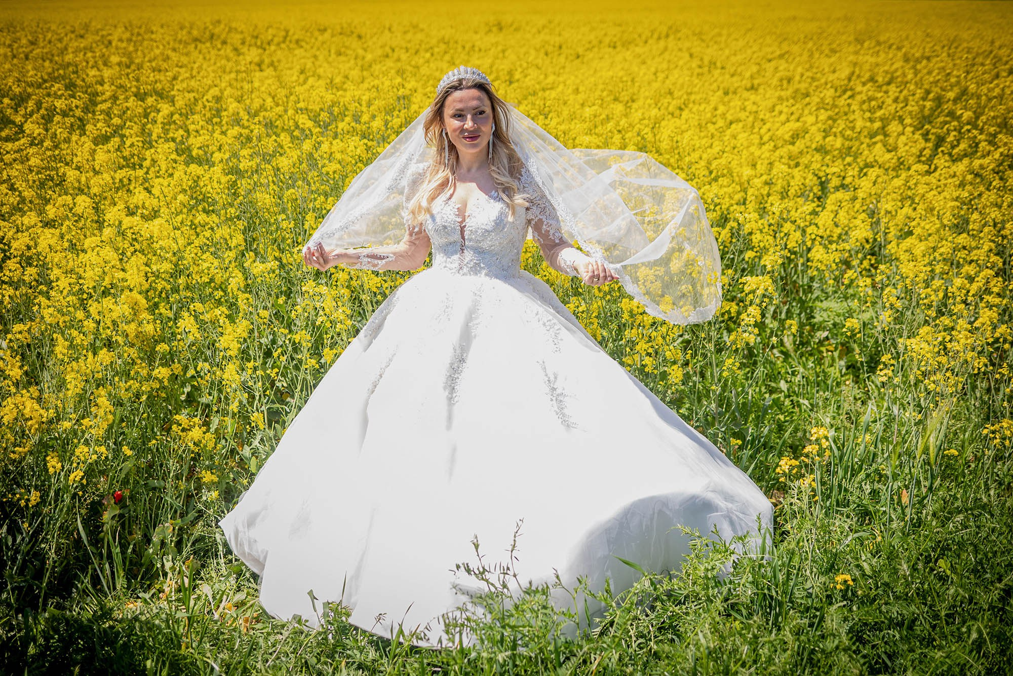 „Trash the Dress – ședință foto după nuntă”. Fotograf nuntă, portrete și evenimente București | Eduard Foto