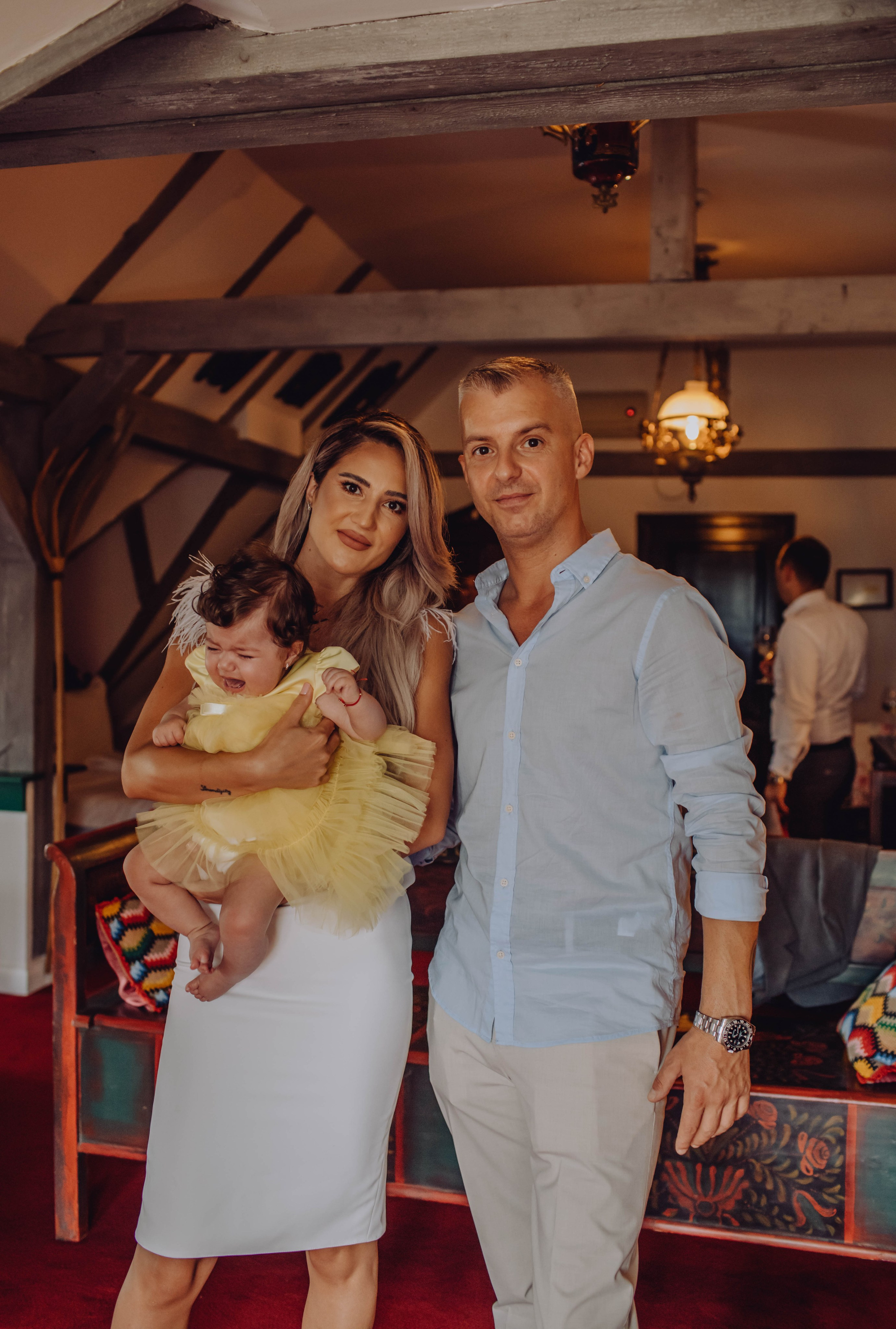 Zaira. Wedding & couple photographer from Romania Rut Vetan