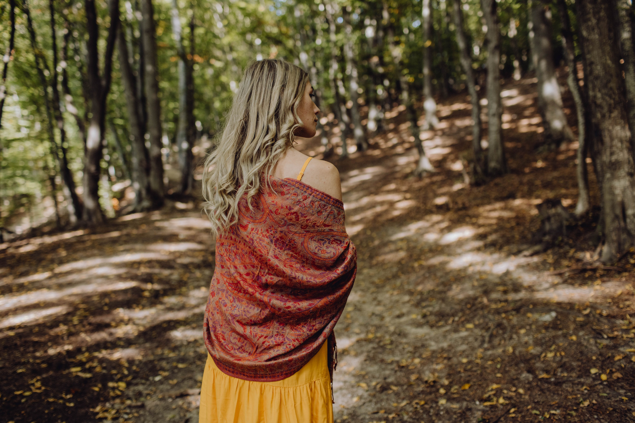 Medeea. Wedding & couple photographer from Romania Rut Vetan