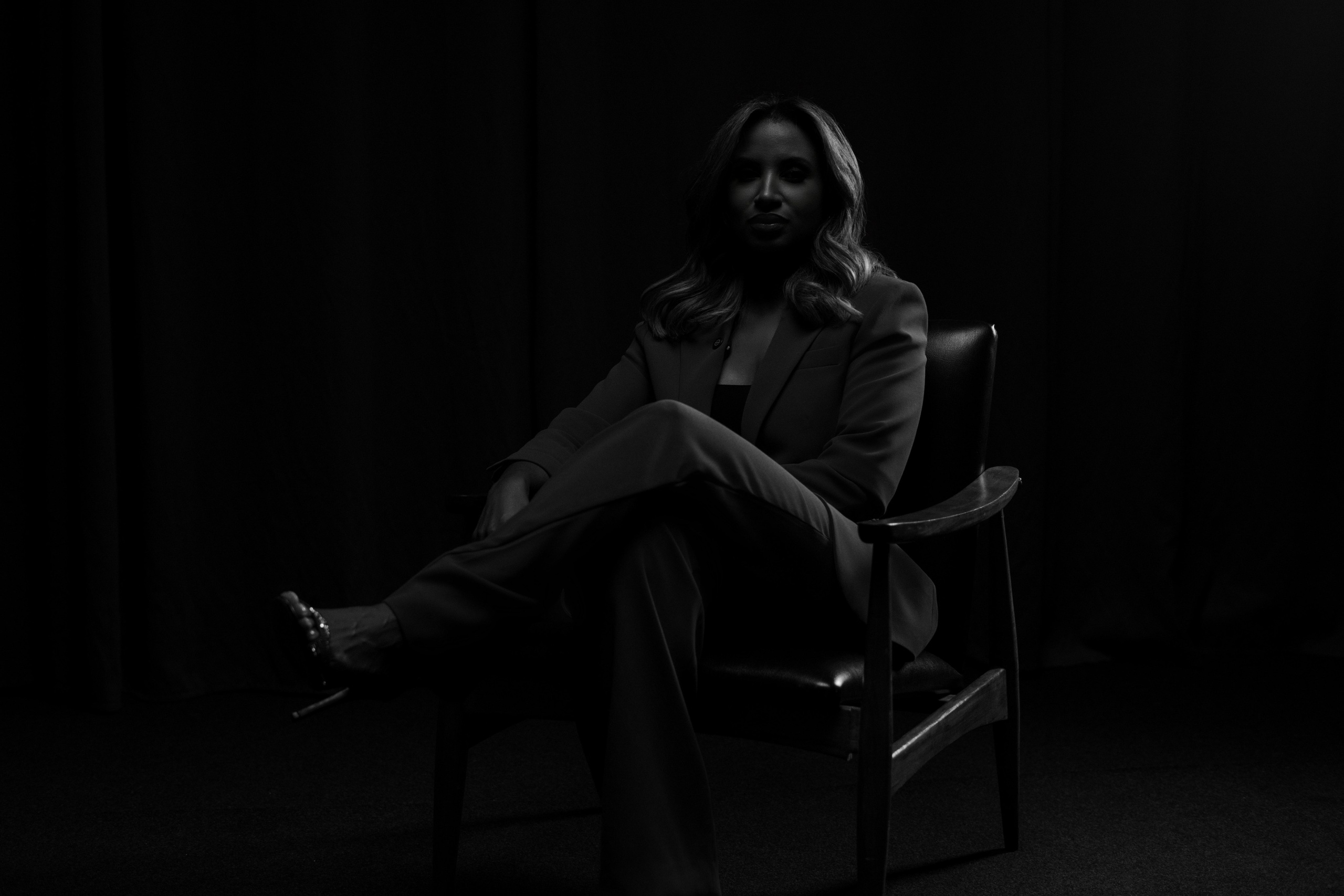 Anna Sousa — Executive Nails. Frames by Giovani Braga