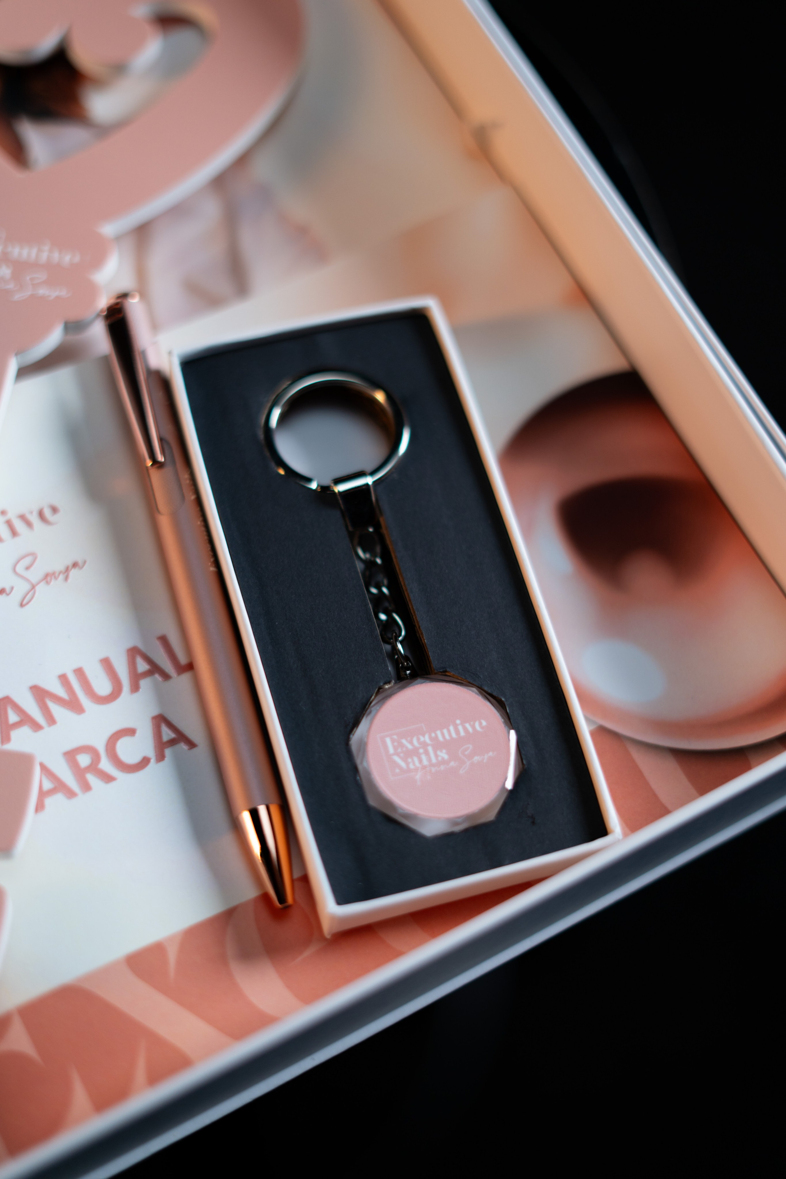 Anna Sousa — Executive Nails. Frames by Giovani Braga