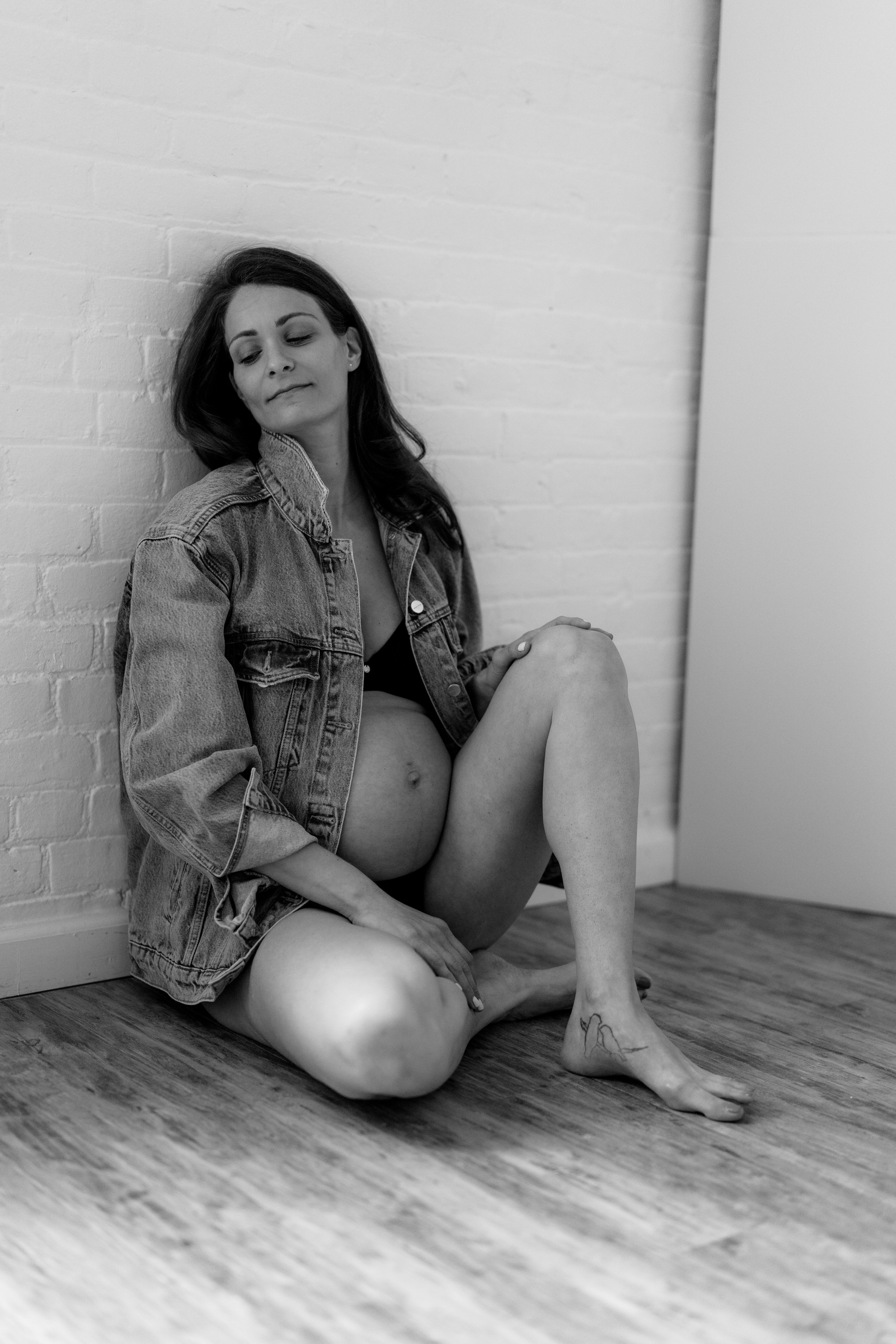 Bridget. Modern maternity photographer in Long Island New York