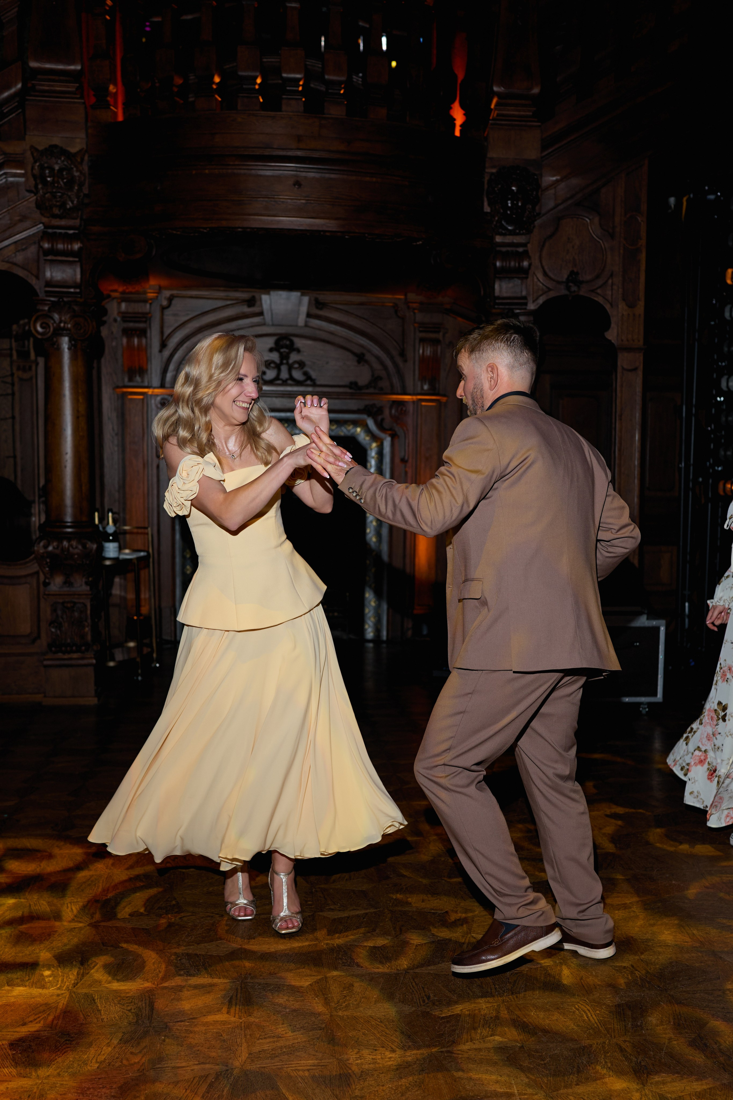 Wiktoria & Kacper. Pałac Goetz. Fotograf ślubny i rodzinny w Krakowie Yana Klymova