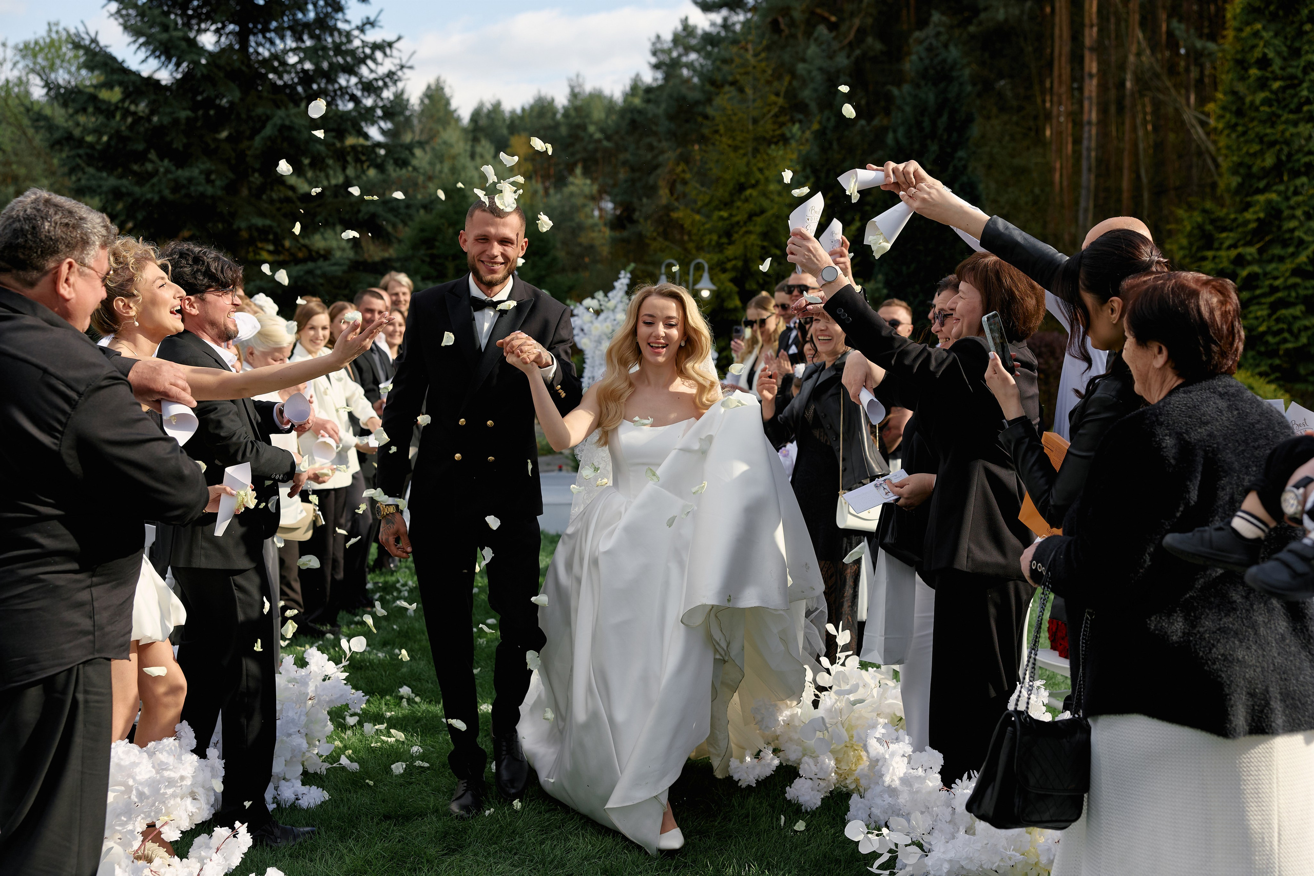Natalia & Roman. Dworek przy lesie. Fotograf ślubny i rodzinny w Krakowie Yana Klymova