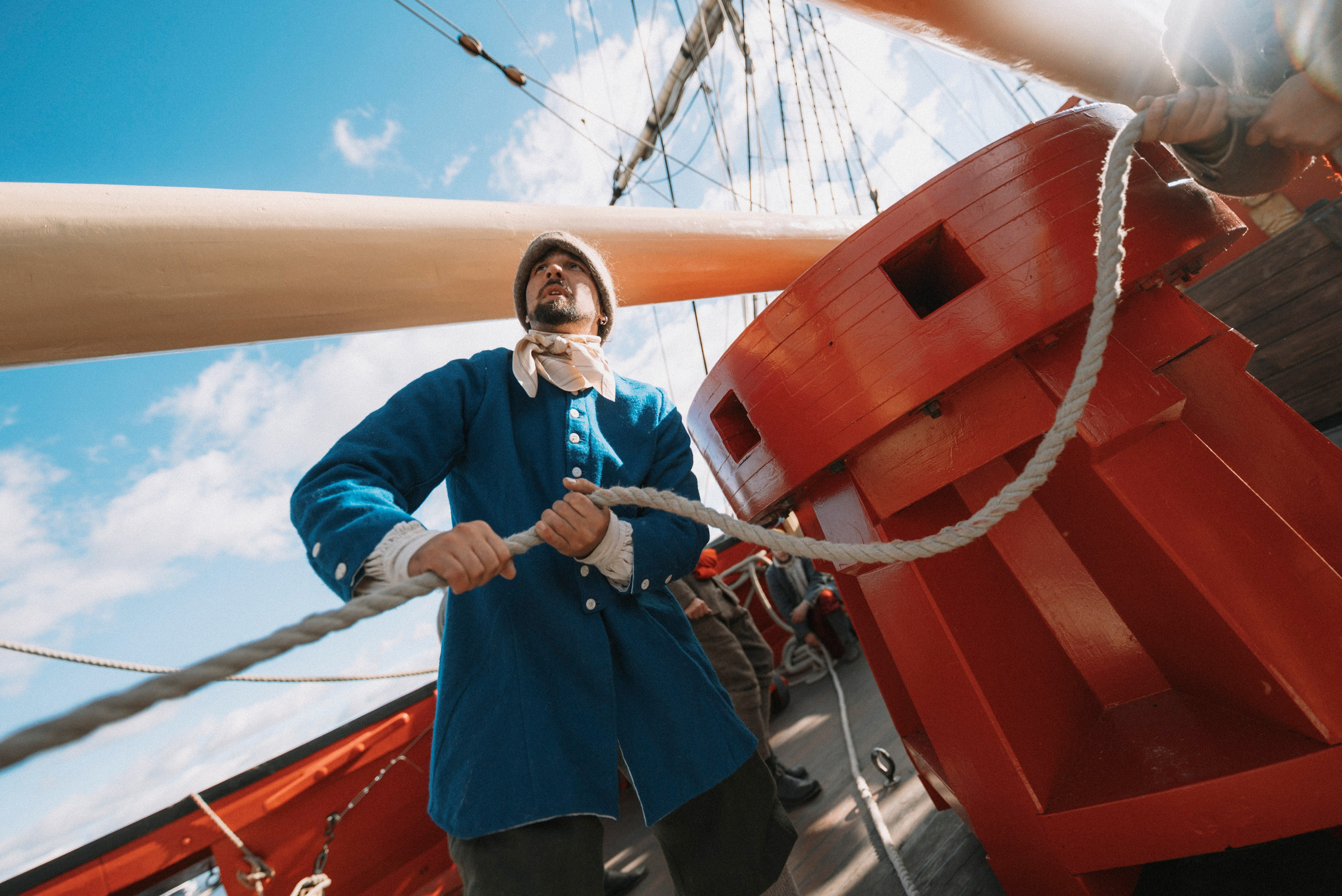 2025. Стрит-фотография, полная абсурда, идиотизма и красоты