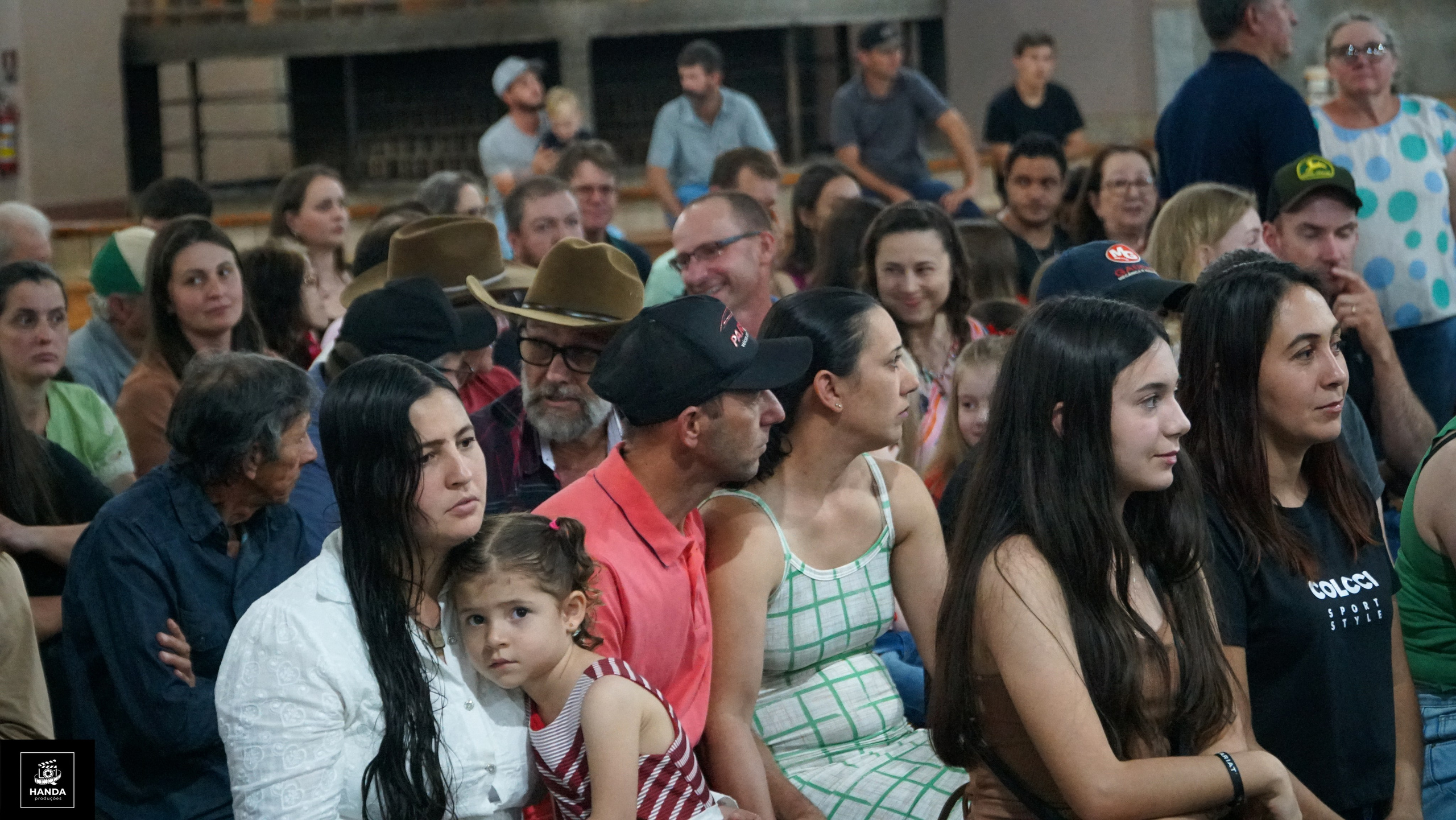 Noite autógrafos colégio Aurélio Buarque de Holanda. Handa Produções