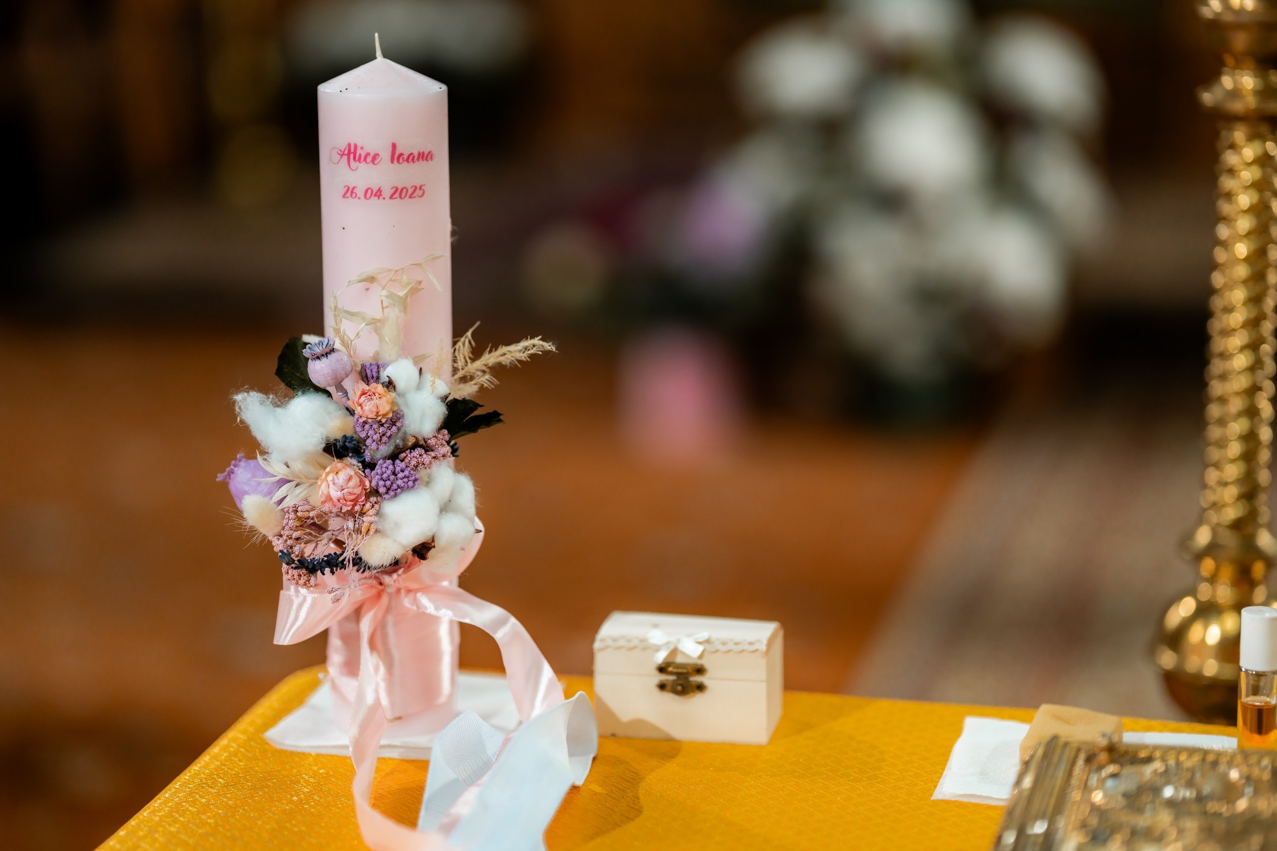 fotograf botez , fotografie botez Botoșani, fotograf Alin Chirilă, amintiri botez, fotografii botez, botez Miruna Parascheva, fotograf copii, fotografie botez în Botoșani-alt="botez , fotografie botez Alin Chirilă, amintiri botez, fotografii emoționante botez Botoșani"-- fotografii-botez-bebelus- amintiri-botez-micuț- moment-sfânt-crestinare- fotografie-emotionanta-botez- detalii-botez-bebelusi- parinti-fericiti-la-botez- fotograf-botez-profesionist- botez-in-biserica-ortodoxa- micuț-botezat-cu-emoție- zâmbete-și-lacrimi-la-botez- bebeluș-la-cristelniță- decor-botez-colorat- botez-cu-dragoste-și-credință- emotie-pura-la-botez- fotograf-botez-botosani- botez-iasi-suceava-fotograf- amintiri-nepretuite-botez-- Preotul ținându-l pe micuțul Mathias Gabriel la botez, în biserica Înălțarea Domnului, Copălău  - Detalii de la botezul lui Mathias – lumânare, trusou și icoană  - Familia lui Mathias Gabriel alături de micuț, în ziua botezului  - Portret emoționant cu mama și bebelușul în brațe, în biserică,fotograf profesionist evenimente Botoșani, Iași, Suceava, Fălticeni, Bacău, Pașcani, Roman - AlinoFotoStudio by Alin Chirilă - servicii foto nuntă, botez, cununie, ședințe foto creative, albume personalizate, fotografii emoționante și calitative pentru cele mai importante momente din viață,fotograf nuntă Botoșani Alin Chirilă,  ședință foto botez Iași - AlinoFotoStudio,  servicii fotograf profesionist evenimente Suceava,  fotograf cununie civilă Fălticeni - Alin Chirilă,  album foto nuntă personalizat Bacău.“Bebeluș botezat în biserică, ținut în brațe de nași”	•	“Detaliu cu lumânarea de botez decorată cu flori albe”	•	“Părinți emoționați alături de copilul lor la ceremonia de botez”	•	“Masa festivă de botez cu decor tematic și tort personalizat”	•	“Momentul în care preotul toarnă apă sfințită pe fruntea bebelușului”	“Bebeluș în rochie albă de botez, zâmbind în brațele mamei”	•	“Detaliu cu cruciulița de botez așezată pe o pernă de satin”	•	“Părinți și nași aprinzând lumânările în timpul ceremoniei de botez”	•	“Tort de botez decorat cu figurine tematice și numele copilului”	•	“Copil botezat dormind liniștit în pătuțul decorat festiv”	•	“Momentul în care preotul binecuvântează copilul în fața altarului”	•	“Invitați adunându-se în jurul mesei festive la petrecerea de botez”	•	“Bebeluș ținând în mână o jucărie personalizată primită la botez”	•	“Familie fericită pozând împreună după ceremonia de botez”	•	“Decor tematic cu baloane și flori la locația petrecerii de botez” fotograf Botoșani fotograf evenimente fotograf botez Alin Chirila fotograf alinofotostudio.fotograf botez Amelis Maria, fotografie botez Botoșani, fotograf Alin Chirilă, amintiri botez, fotografii botez, botez Amelis Maria, fotograf copii, fotografie botez în Botoșani,