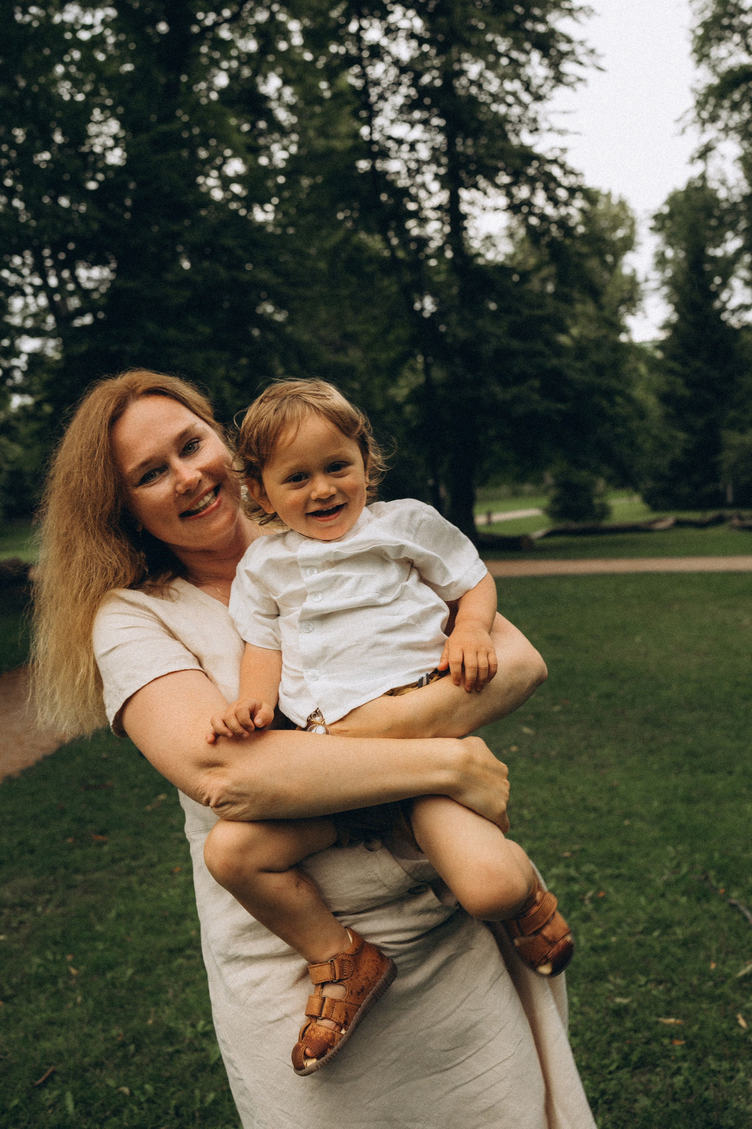 Kaivopuisto. Wedding and potrait photographer in Helsinki Vickan O