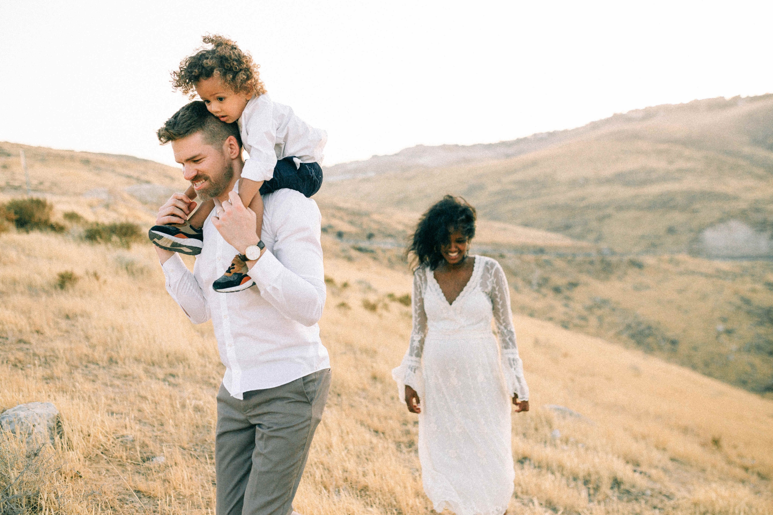 PHOTO SESSION IN THE DESERT NEAR MAALE ADUMIM. PHOTOGRAPHER IN ISRAEL