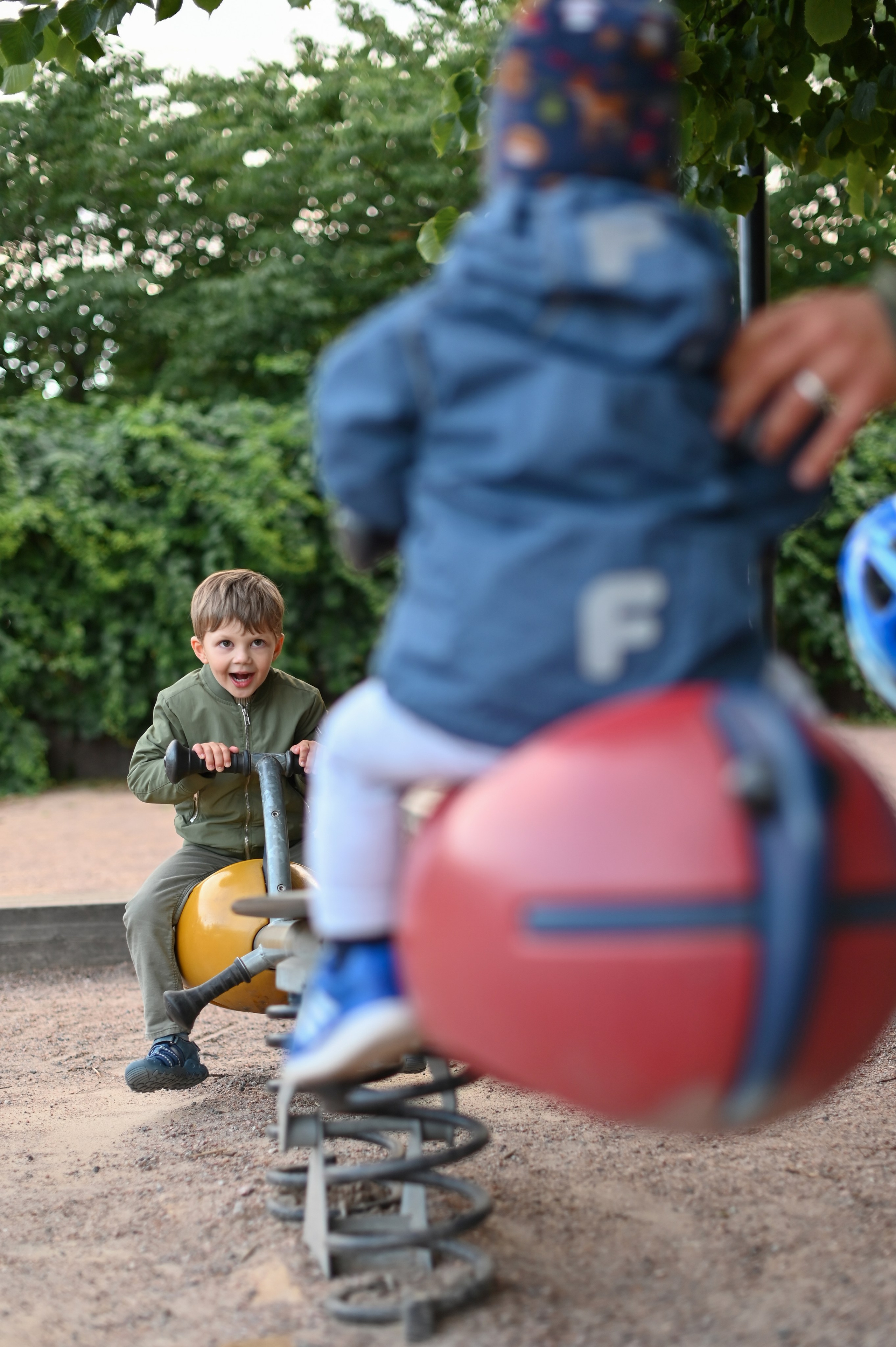 На детской площадке. Детский и семейный фотограф в финляндии дина пулкка. контент фотограф