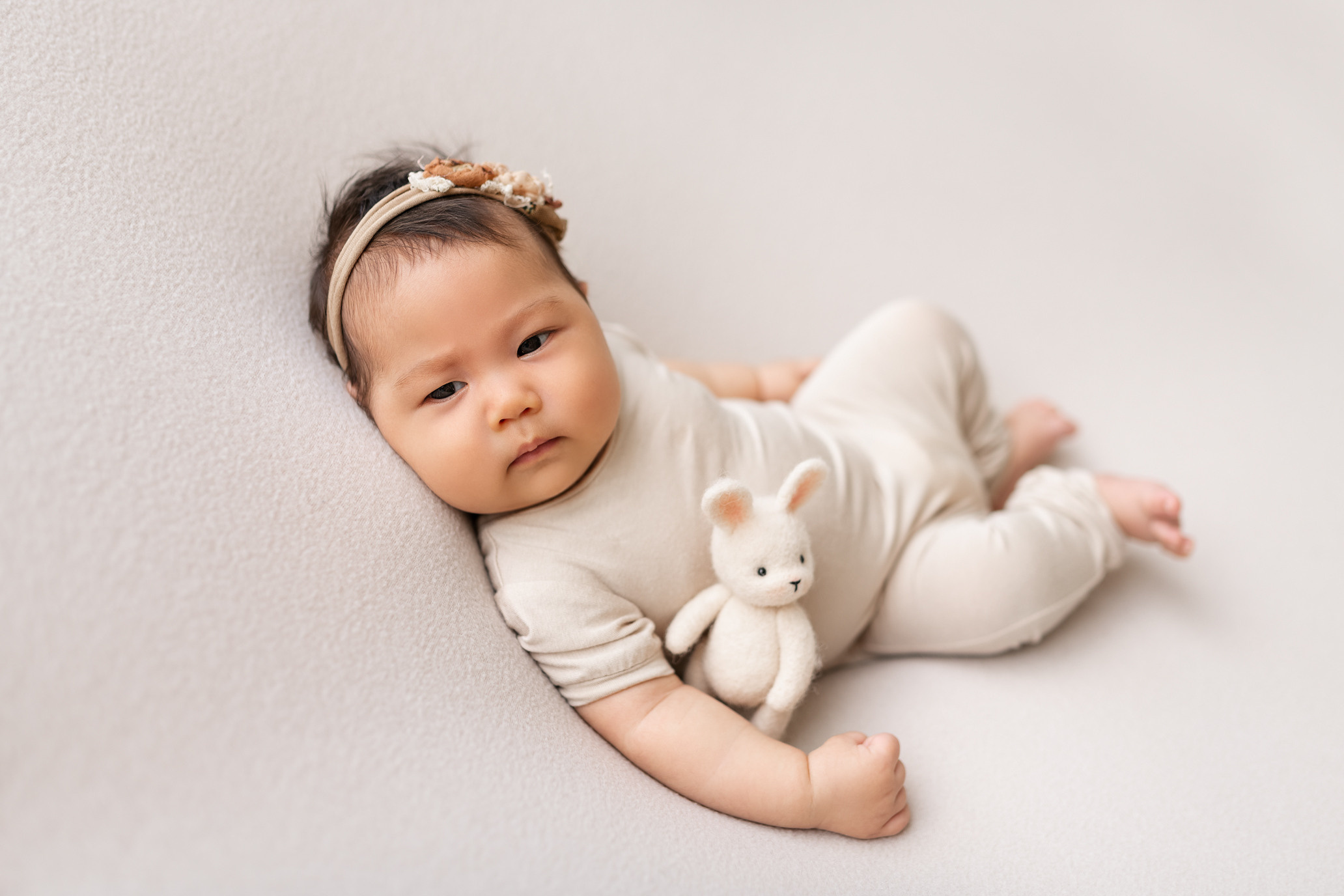 ניו בורן. צילומי הריון, ניו בורן, גיל שנה בראשון לציון -Jenya Rosso Photography