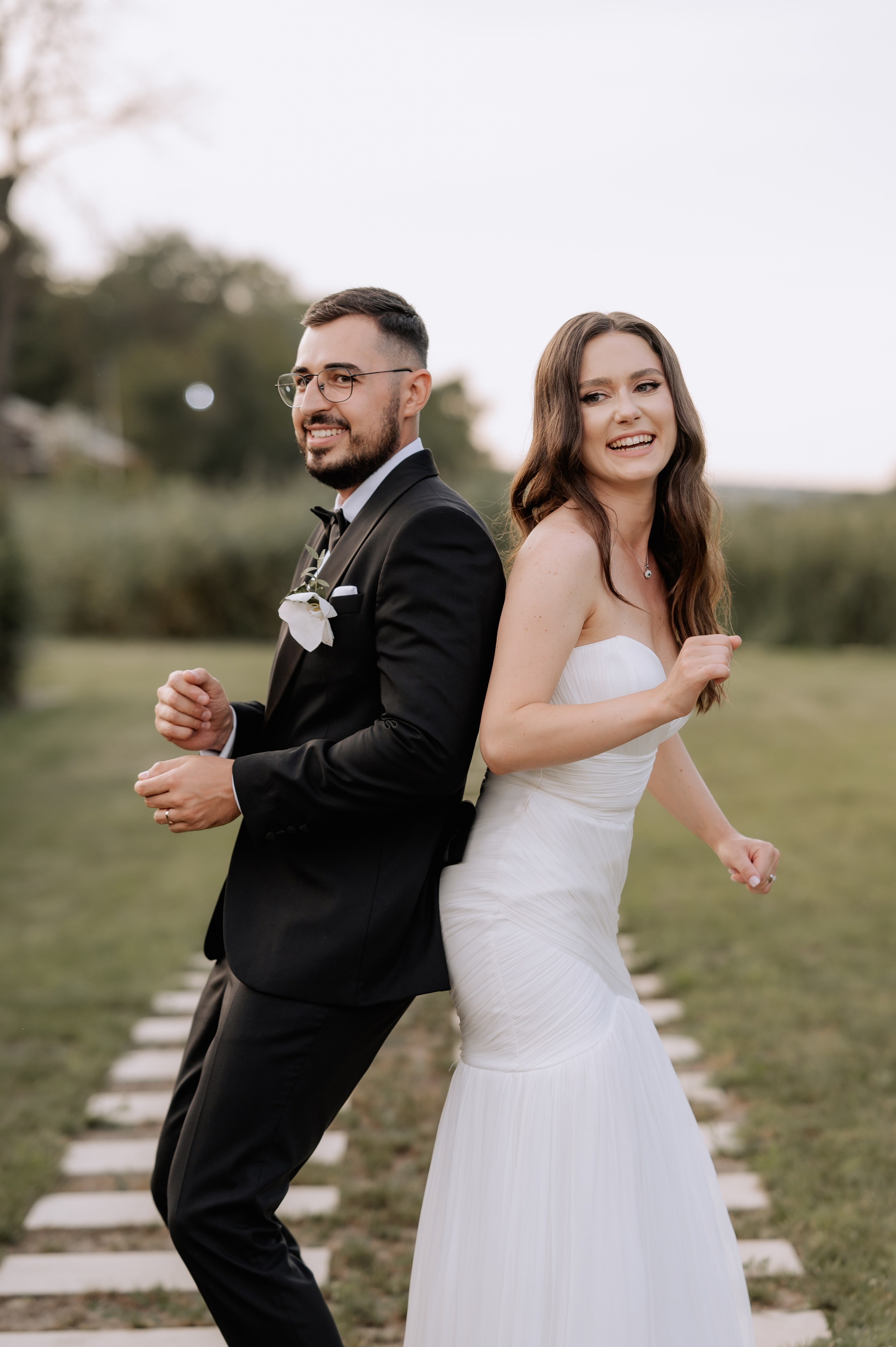 Cununie civila in aer liber , artificii de zi colorate , decor nunta , nunta la Hotel Traian. Proud Vision Weddings | Wedding Photography & Film — Servicii profesionale Foto Video Nunta Iasi