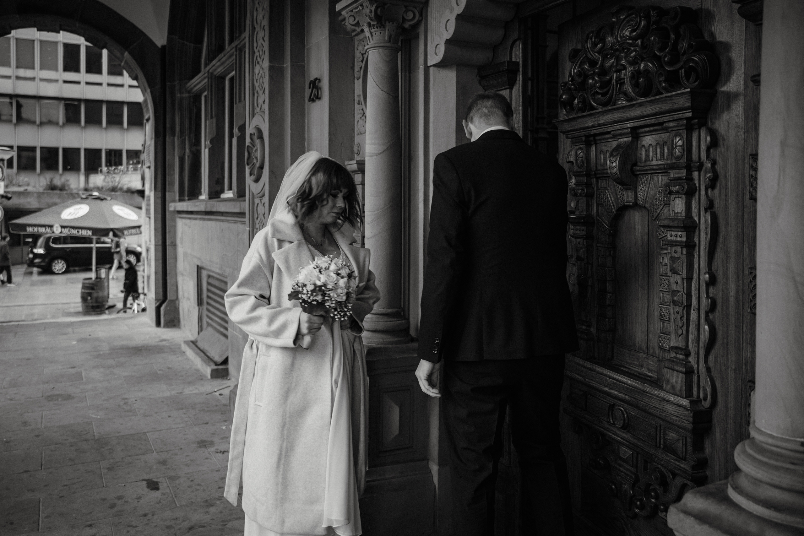 Hochzeit auf der Sparrenburg Bielefeld & Altes Rathaus – Natürliche Hochzeitsfotos & Emotionale Reportagen. Hochzeitsfotografin in Gütersloh | Authentische Hochzeitsreportagen | TK Photographie