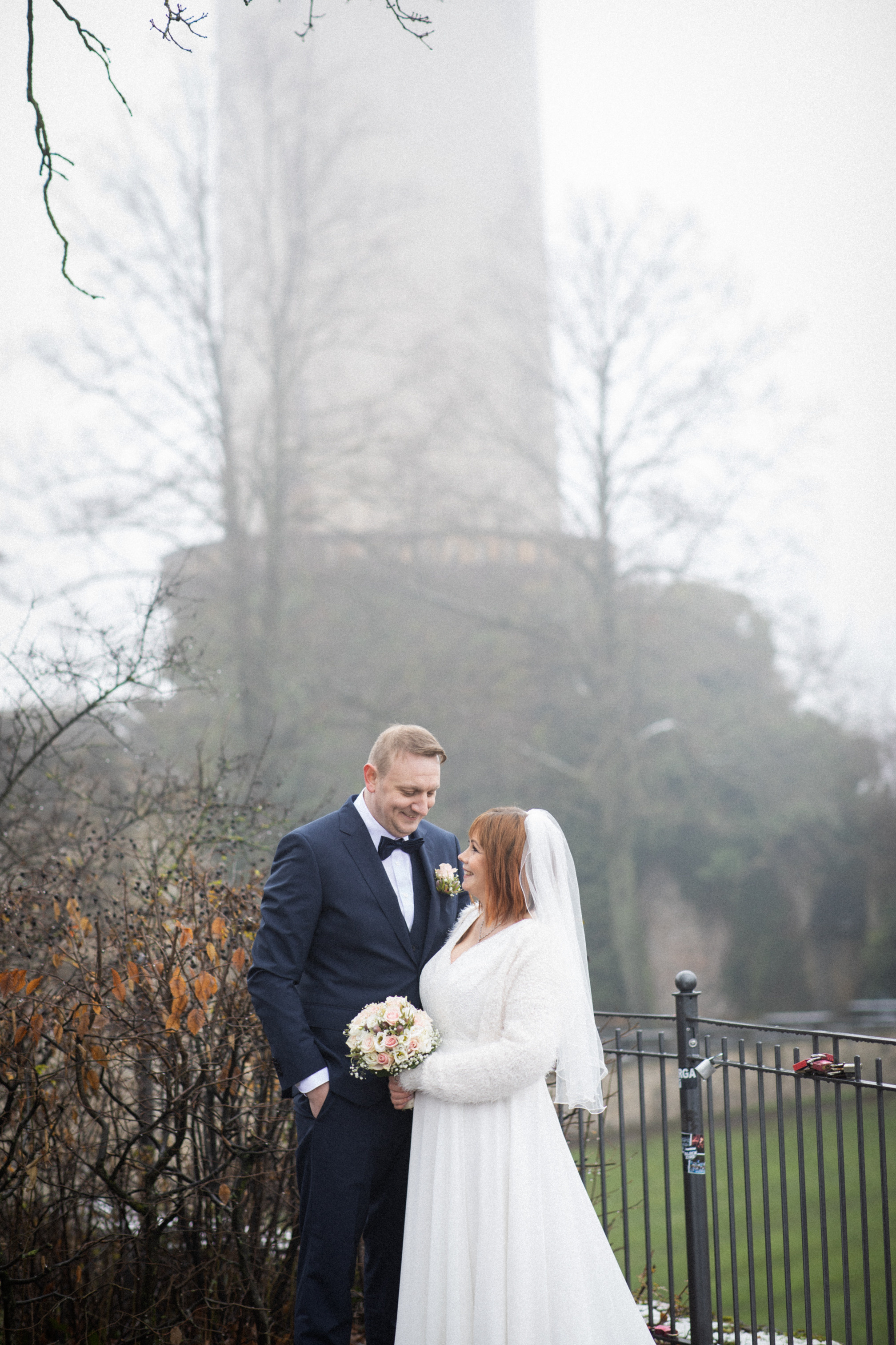Hochzeit auf der Sparrenburg Bielefeld & Altes Rathaus – Natürliche Hochzeitsfotos & Emotionale Reportagen. Hochzeitsfotografin in Gütersloh | Authentische Hochzeitsreportagen | TK Photographie