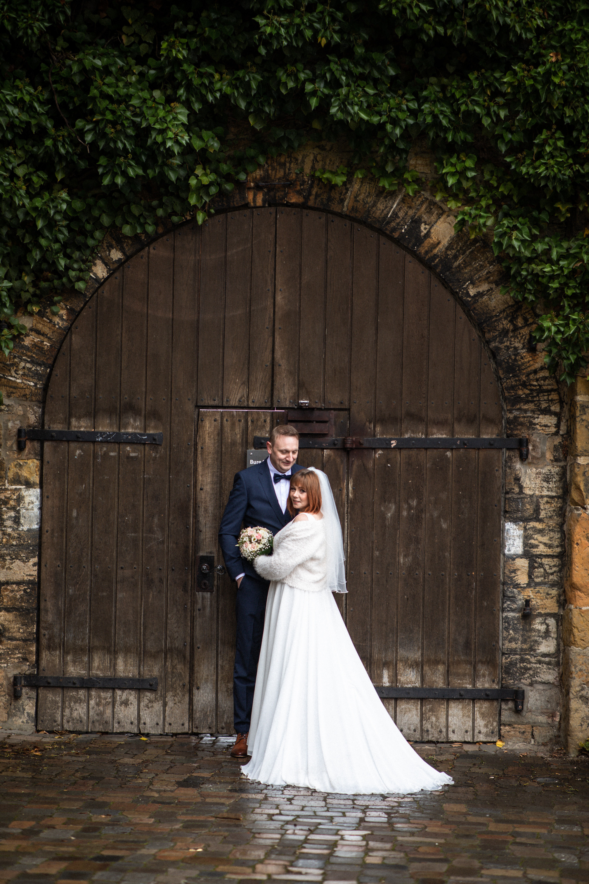 Hochzeit auf der Sparrenburg Bielefeld & Altes Rathaus – Natürliche Hochzeitsfotos & Emotionale Reportagen. Hochzeitsfotografin in Gütersloh | Authentische Hochzeitsreportagen | TK Photographie