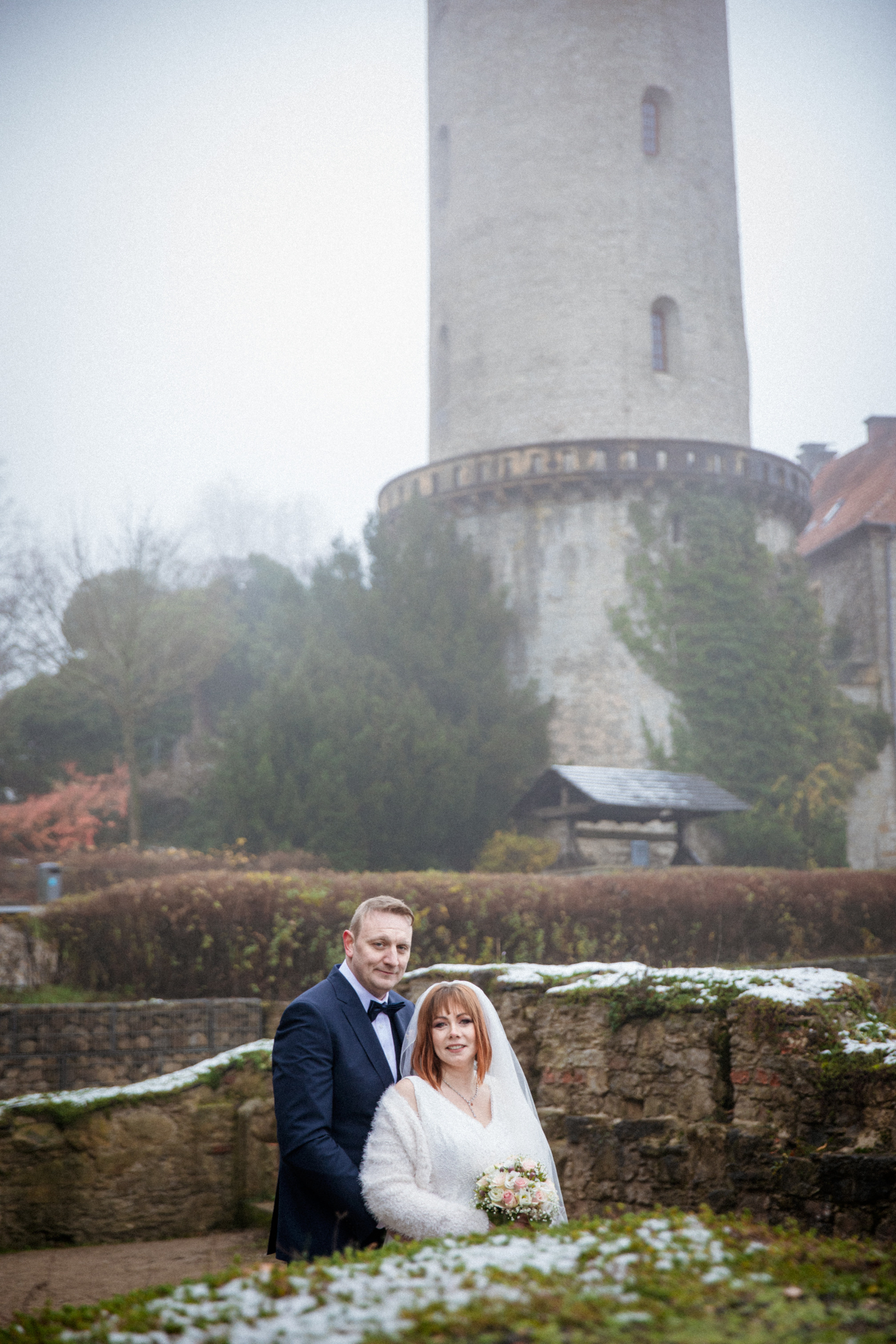 Hochzeit auf der Sparrenburg Bielefeld & Altes Rathaus – Natürliche Hochzeitsfotos & Emotionale Reportagen. Hochzeitsfotografin in Gütersloh | Authentische Hochzeitsreportagen | TK Photographie