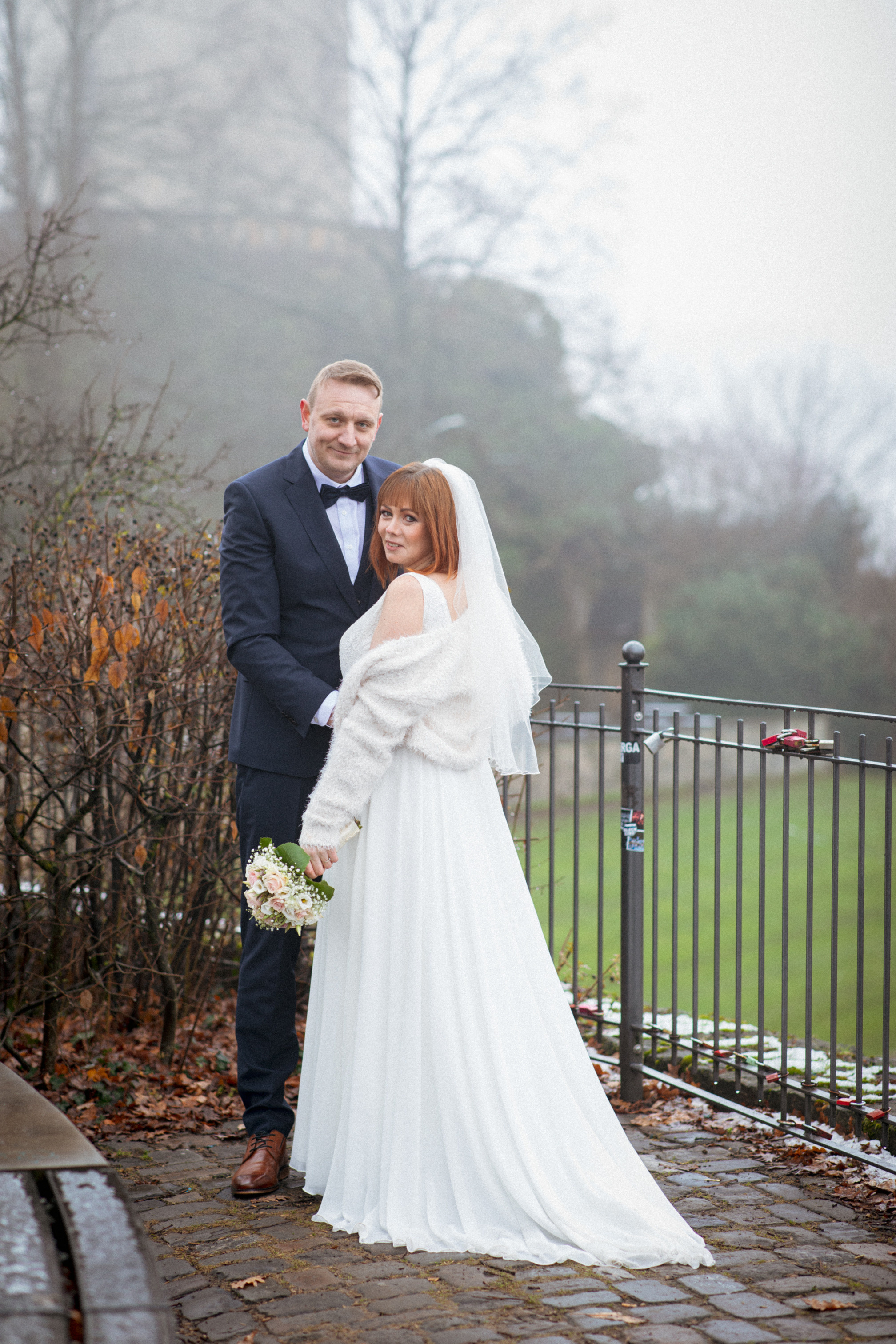 Hochzeit auf der Sparrenburg Bielefeld & Altes Rathaus – Natürliche Hochzeitsfotos & Emotionale Reportagen. Hochzeitsfotografin in Gütersloh | Authentische Hochzeitsreportagen | TK Photographie