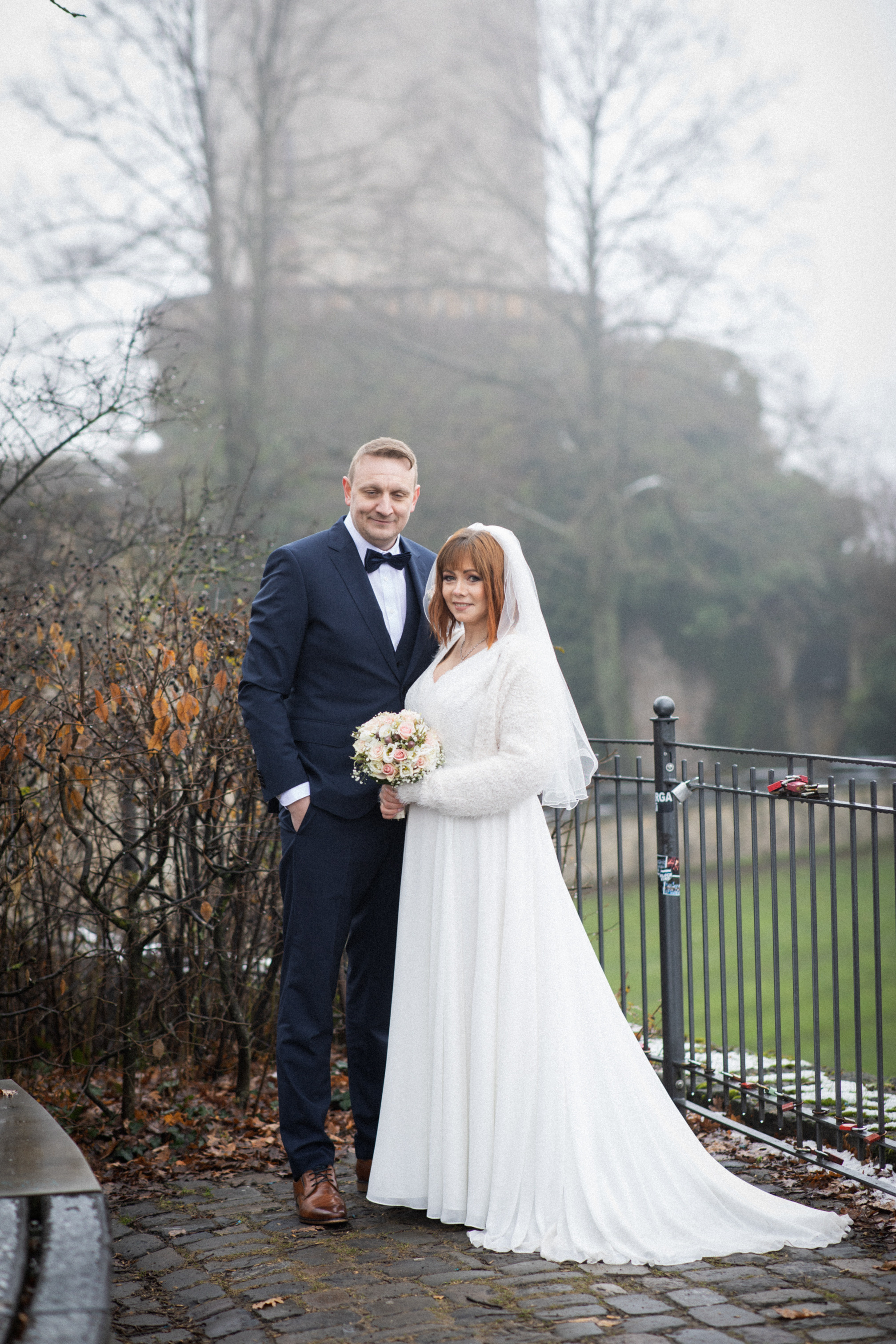 Hochzeit auf der Sparrenburg Bielefeld & Altes Rathaus – Natürliche Hochzeitsfotos & Emotionale Reportagen. Hochzeitsfotografin in Gütersloh | Authentische Hochzeitsreportagen | TK Photographie