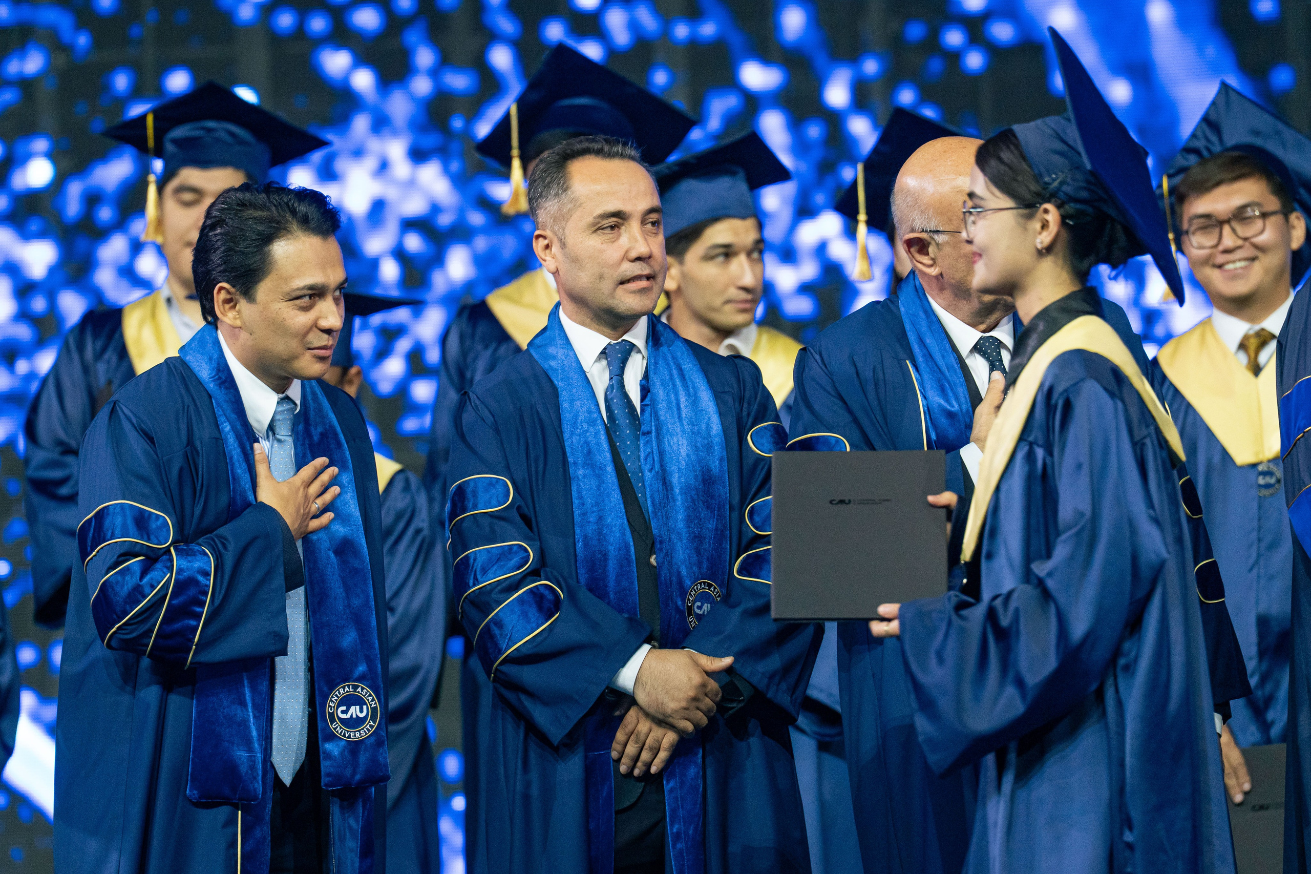 Как Central Asian University провёл одну из самых ярких выпускных церемоний. Георгий Намазов | Фотограф в Ташкенте