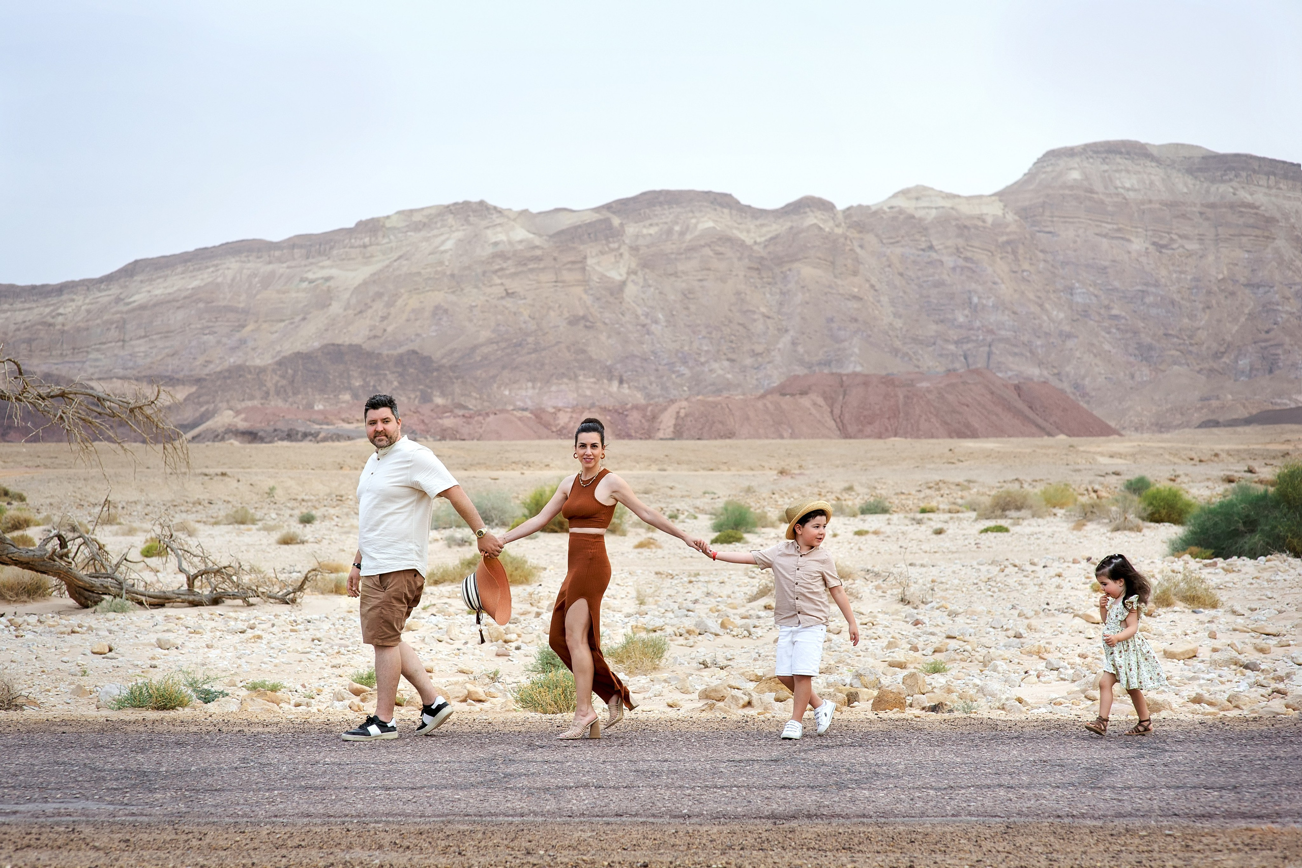 Family photoshooting in the Timna park_Laura&family. Family children pregnancy love stories photographer in Eilat Israel Olga Amchislavsky