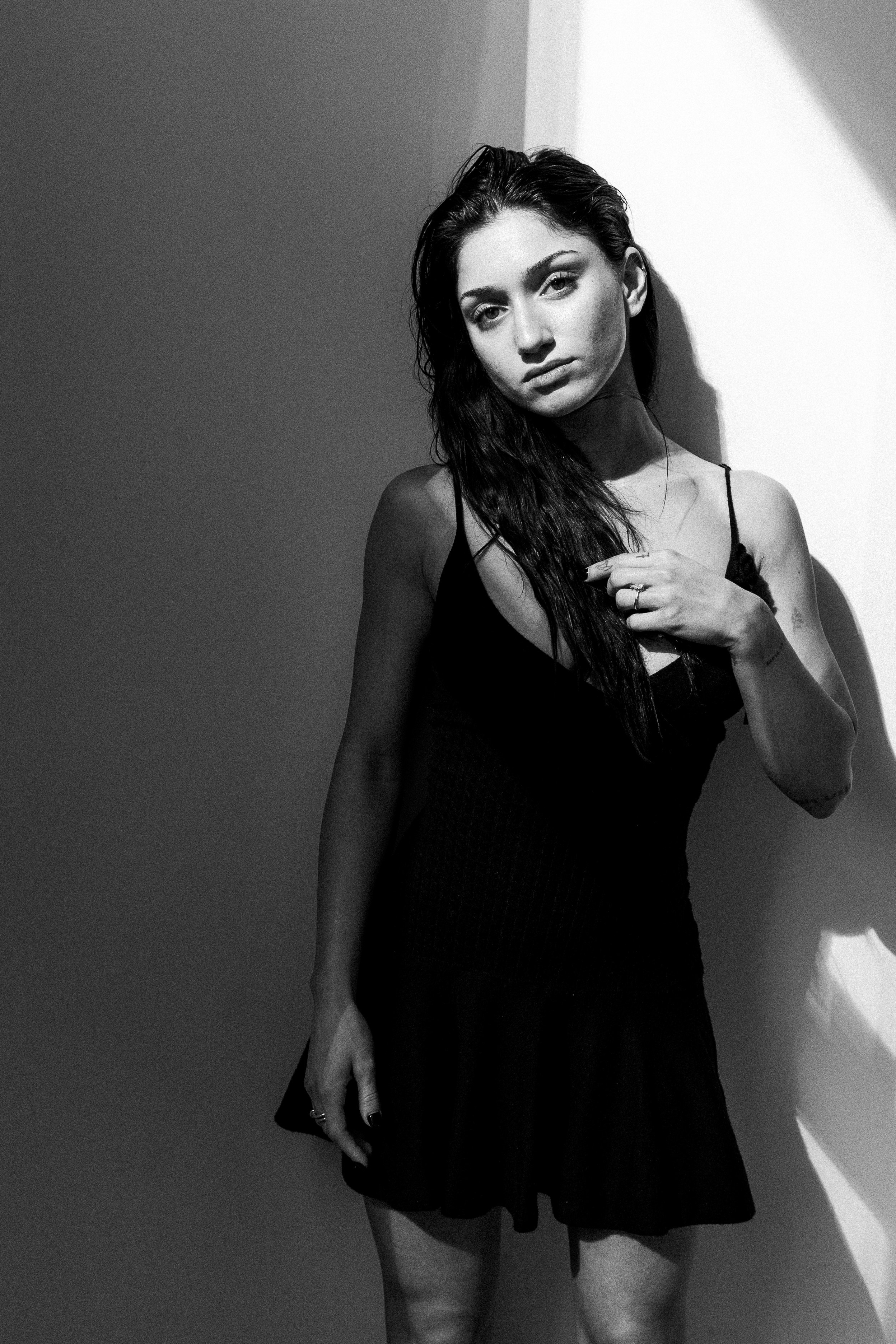 E. Rawnoir- Portrait photography by Daria Paliy.Timeless black&white portraits of women in NYC area