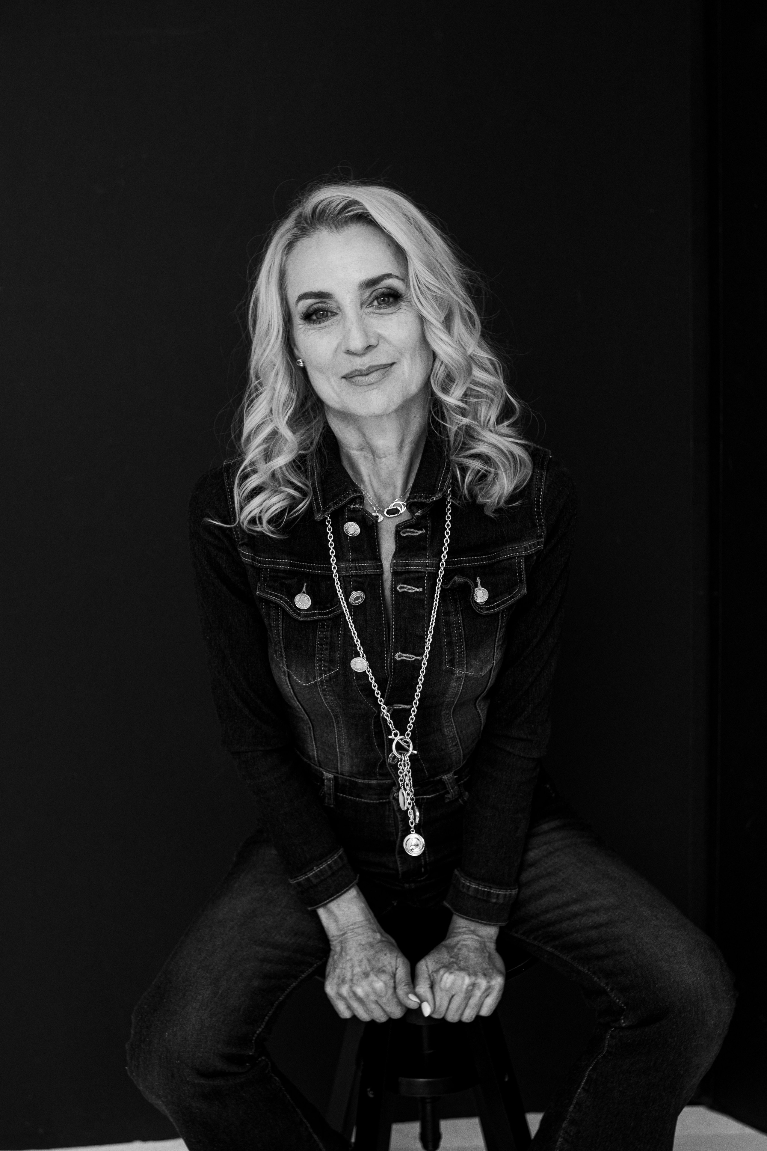 K. Rawnoir- Portrait photography by Daria Paliy.Timeless black&white portraits of women in NYC area