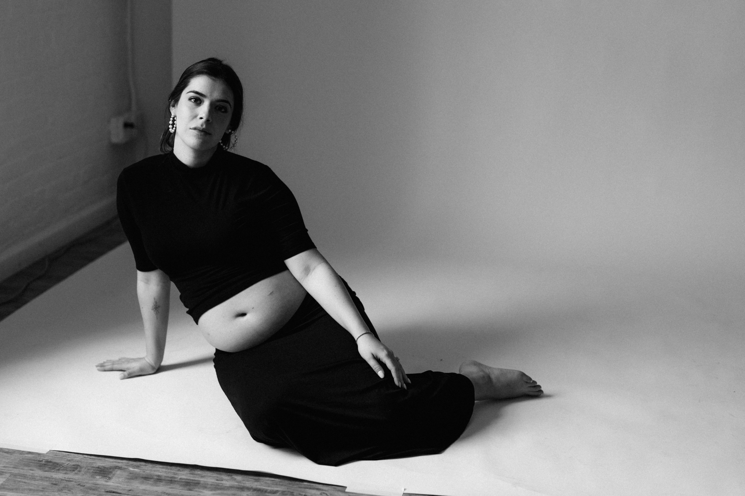 Nicole. Modern maternity photographer in Long Island New York