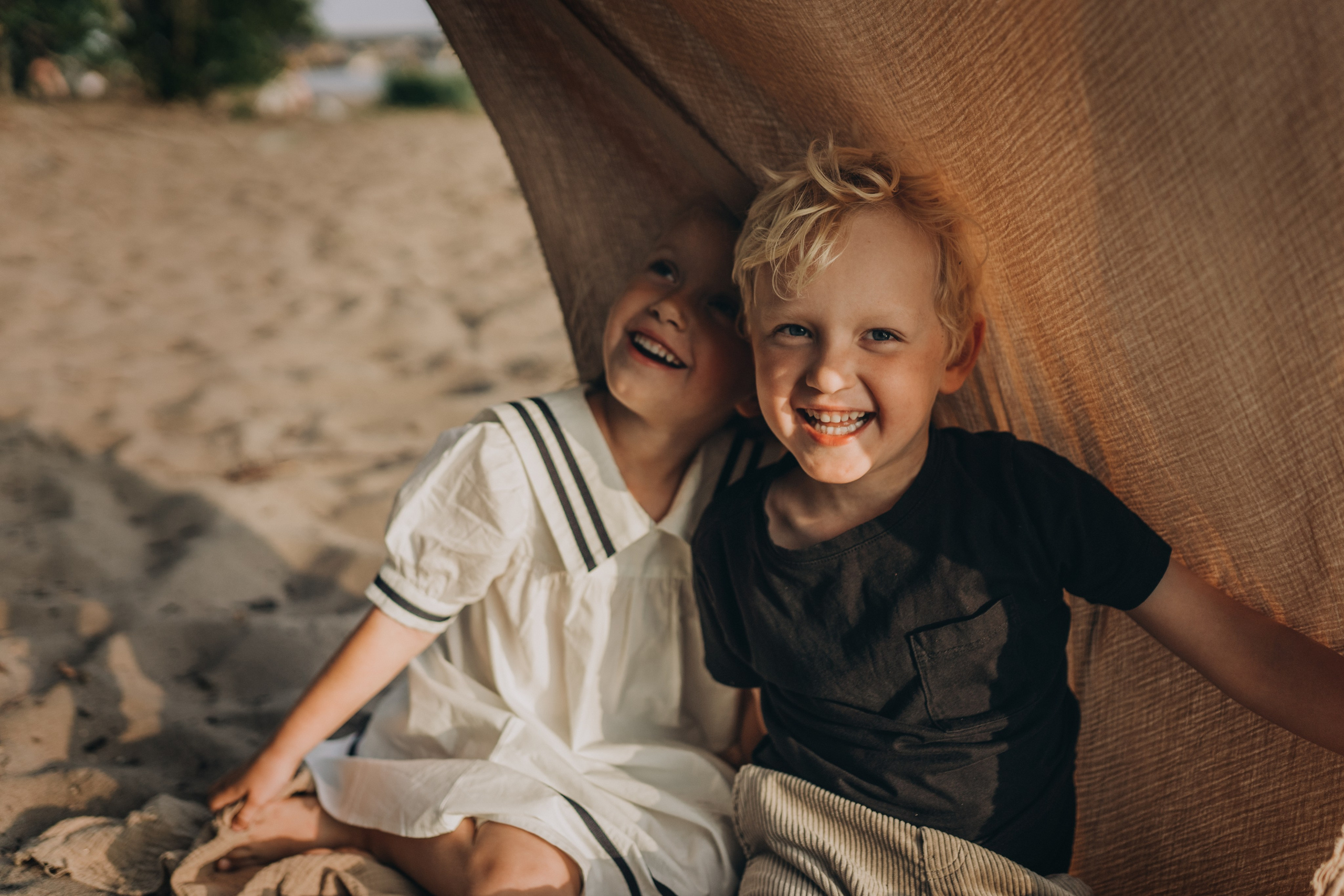 Kids in sand. Maria Gogoleva — Family & Birth Photographer in Helsinki