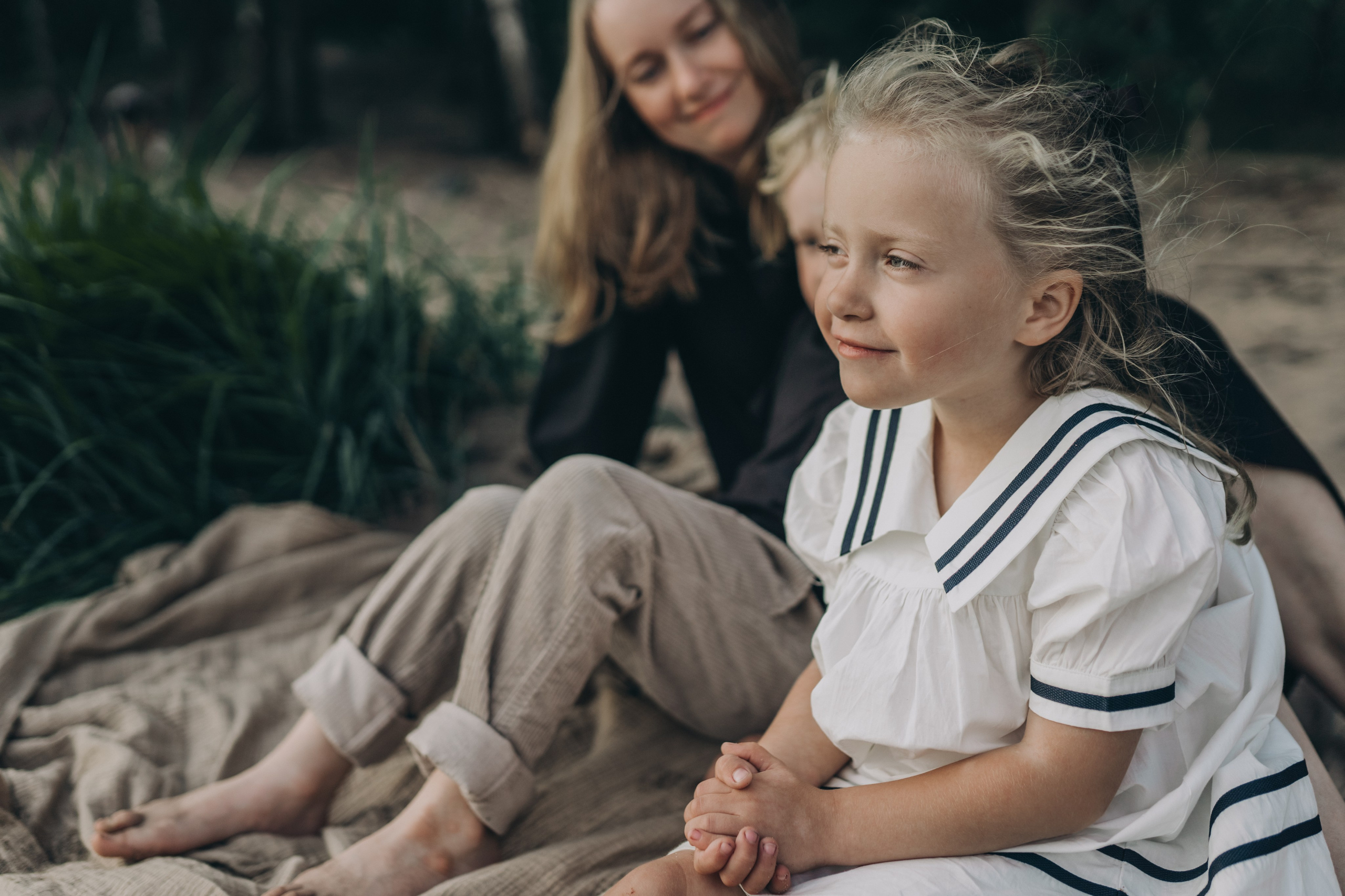 Kids in sand. Maria Gogoleva — Family & Birth Photographer in Helsinki