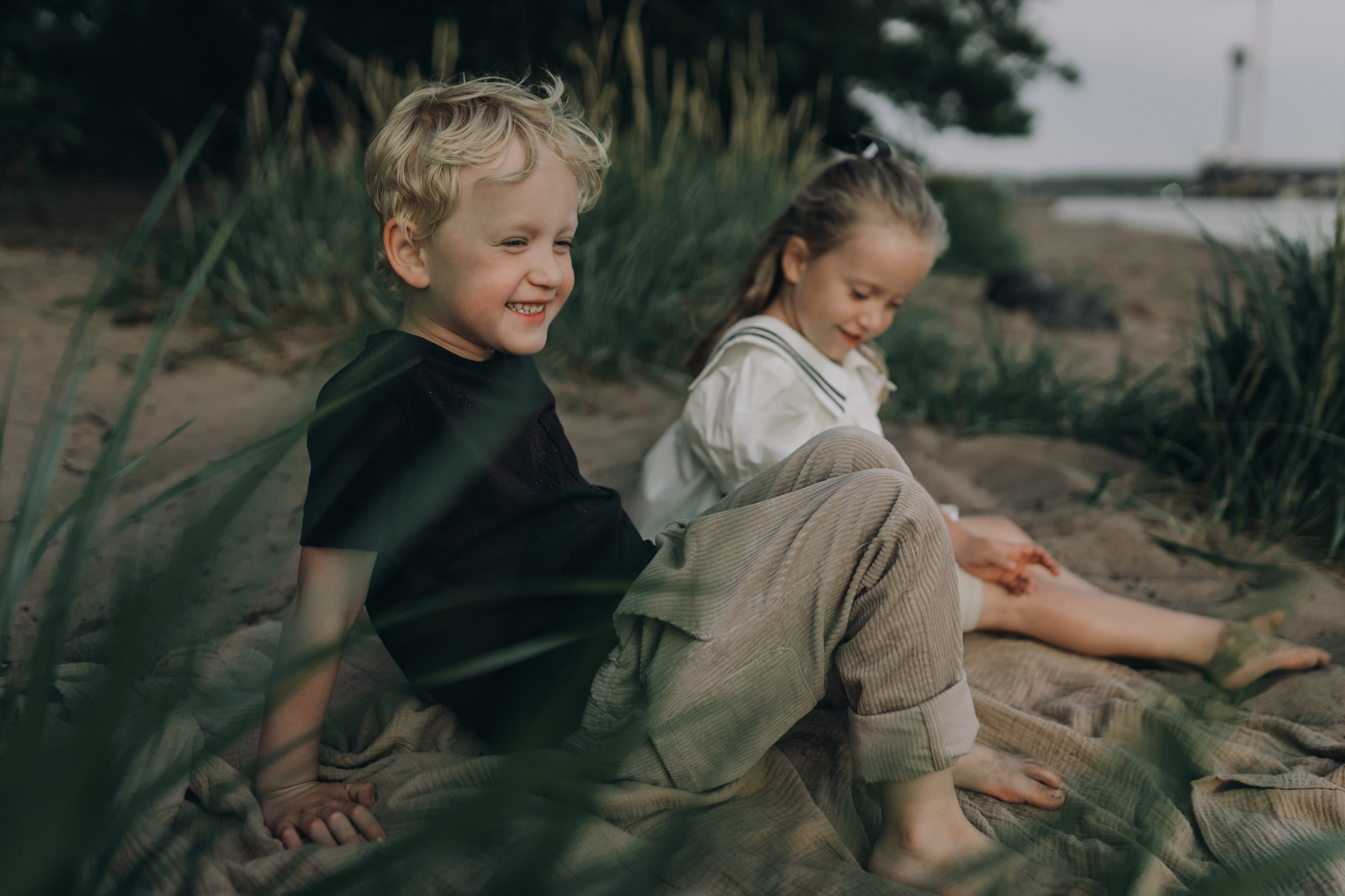 Kids in sand. Maria Gogoleva — Family & Birth Photographer in Helsinki