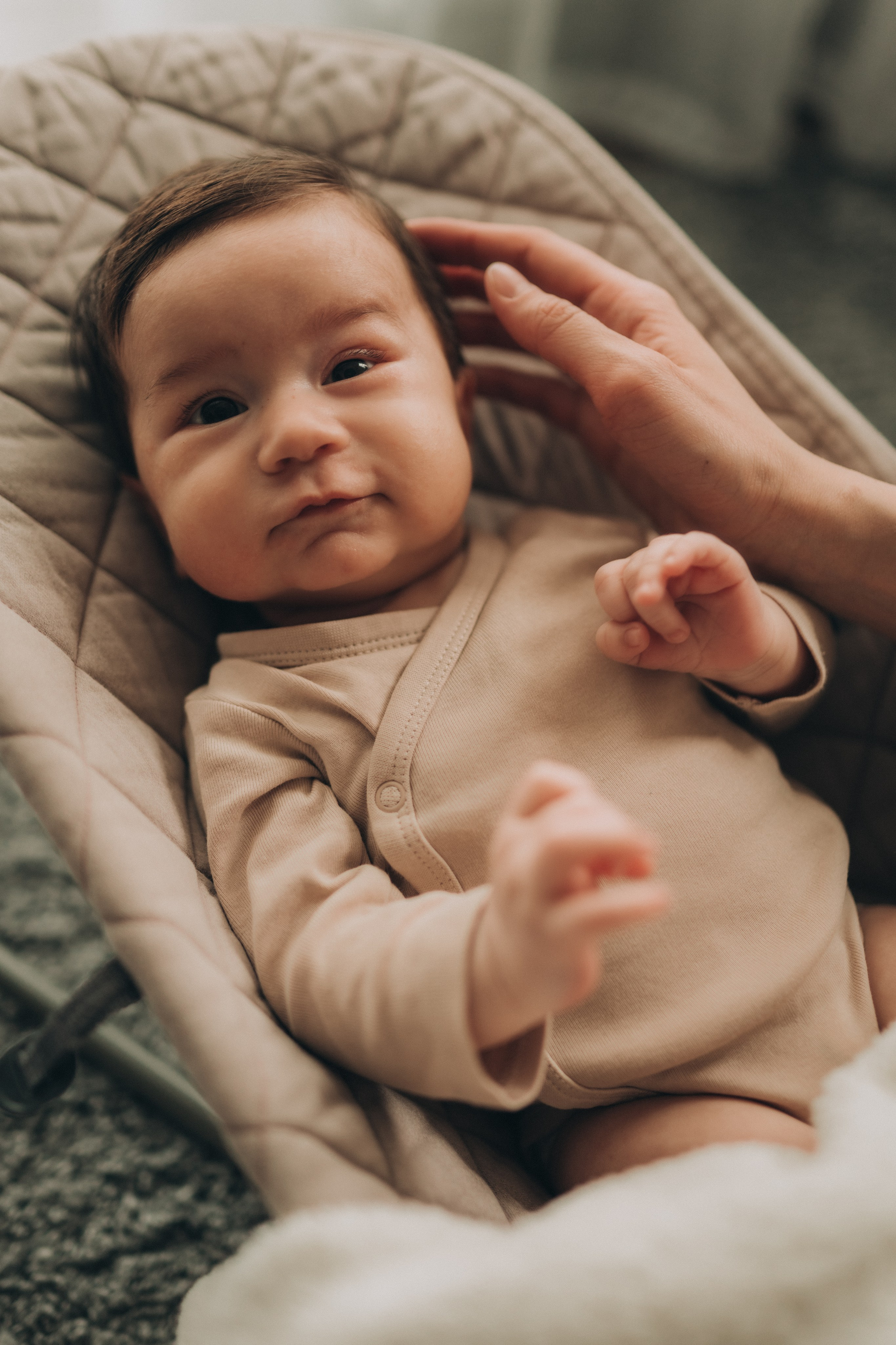 Anna and her baby at home. Maria Gogoleva — Family & Birth Photographer in Helsinki