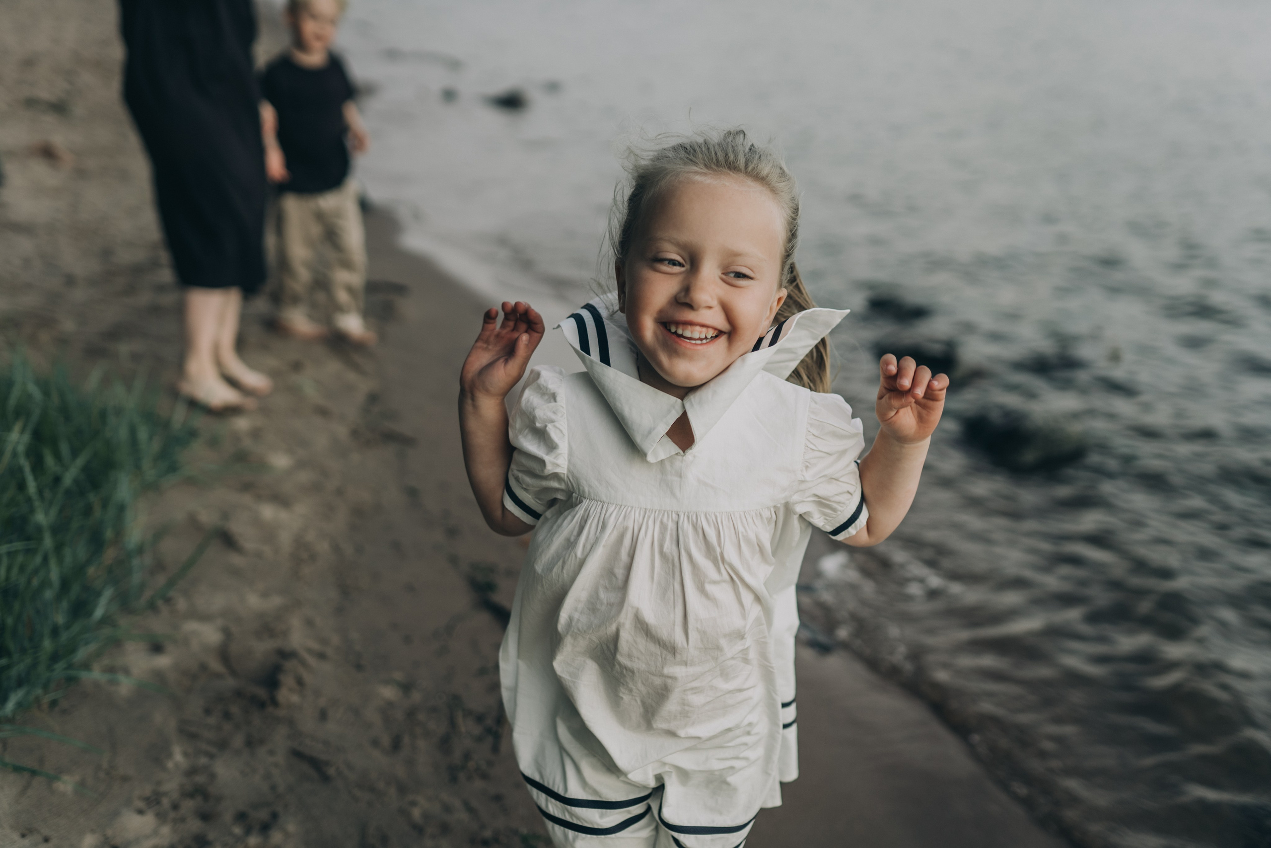 Kids in sand. Maria Gogoleva — Family & Birth Photographer in Helsinki