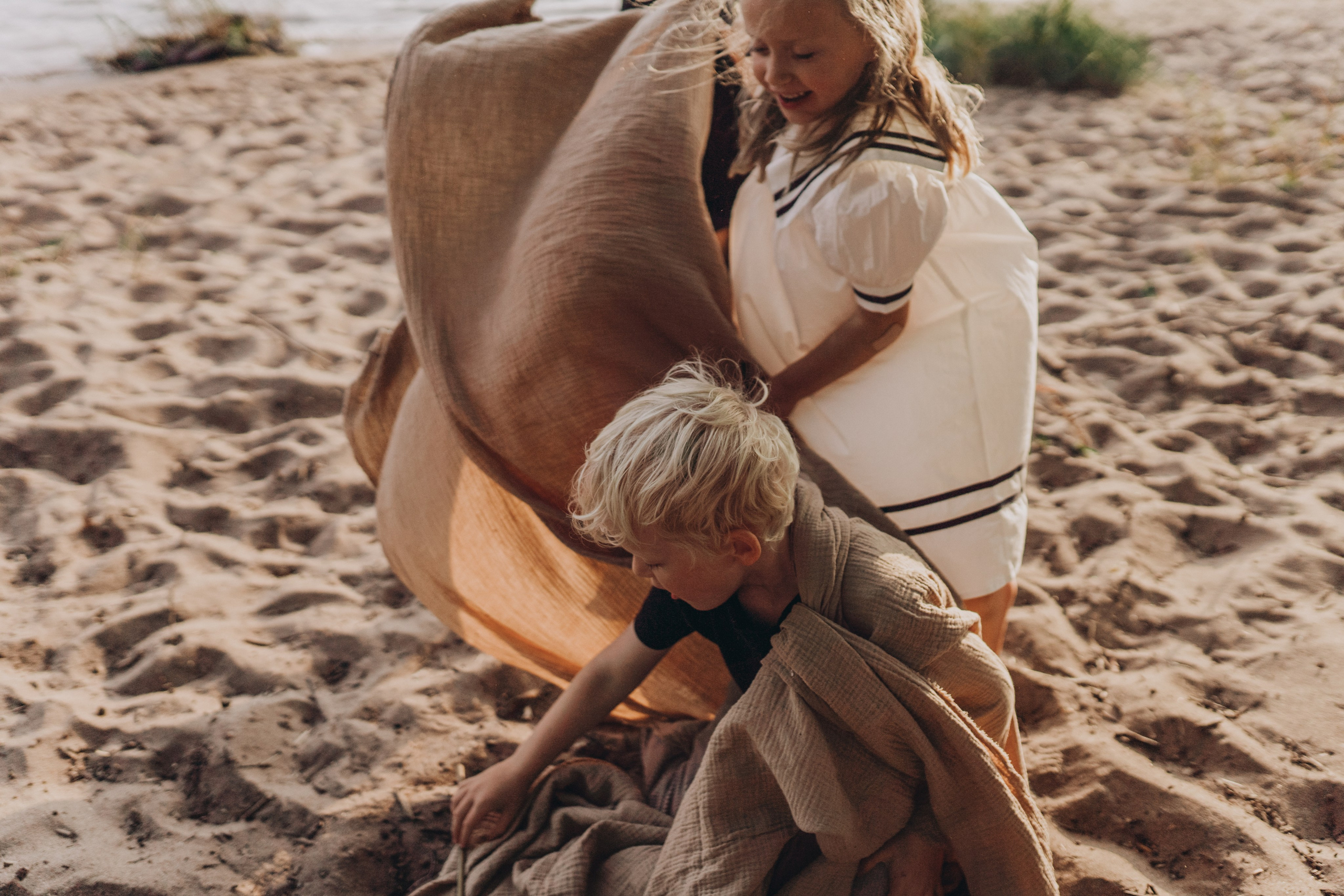 Kids in sand. Maria Gogoleva — Family & Birth Photographer in Helsinki